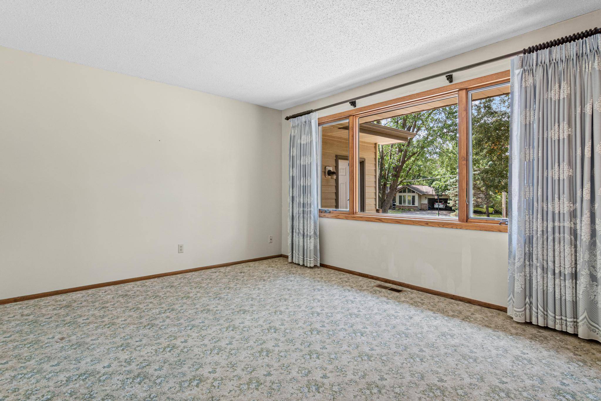 12611 Larch ST NW, Coon Rapids, MN 55448