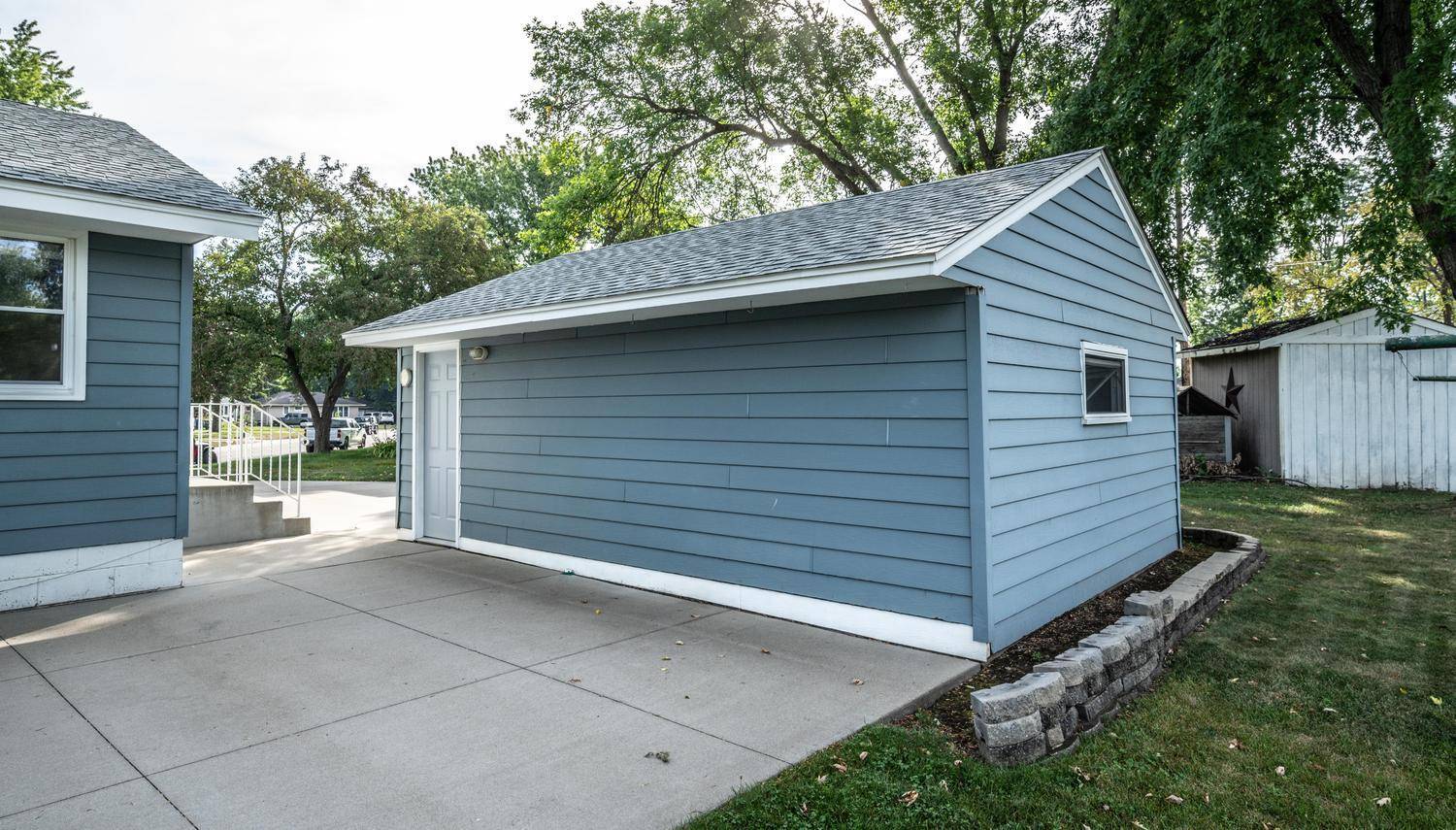 1202 Sunnyside DR, Farmington, MN 55024