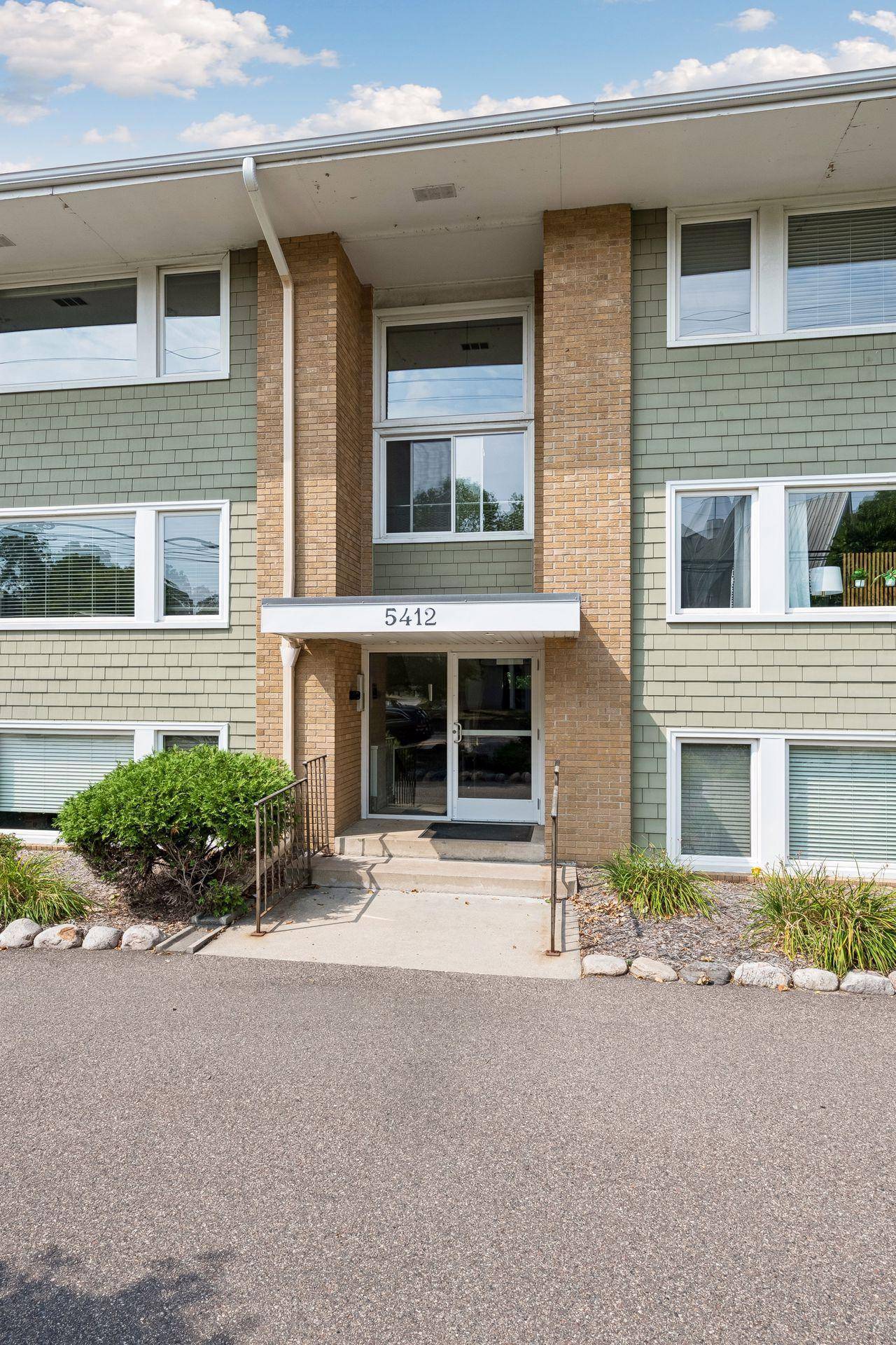 5412 France AVE S #112, Edina, MN 55410