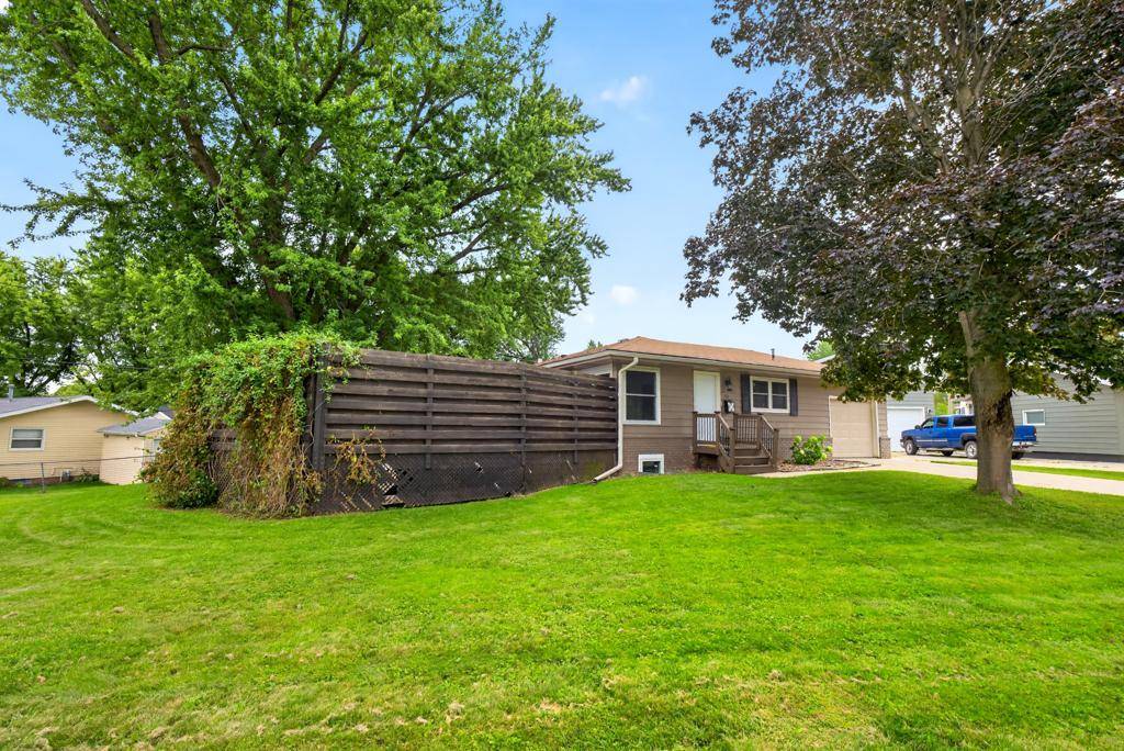 402 Sunset CT NE, Stewartville, MN 55976