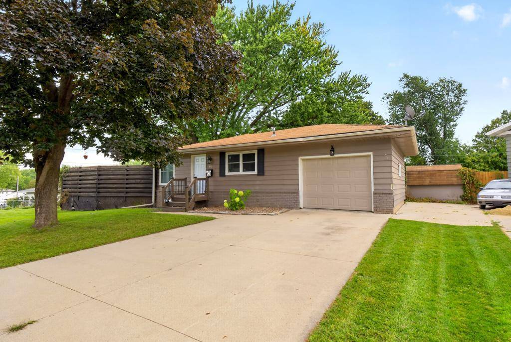 402 Sunset CT NE, Stewartville, MN 55976