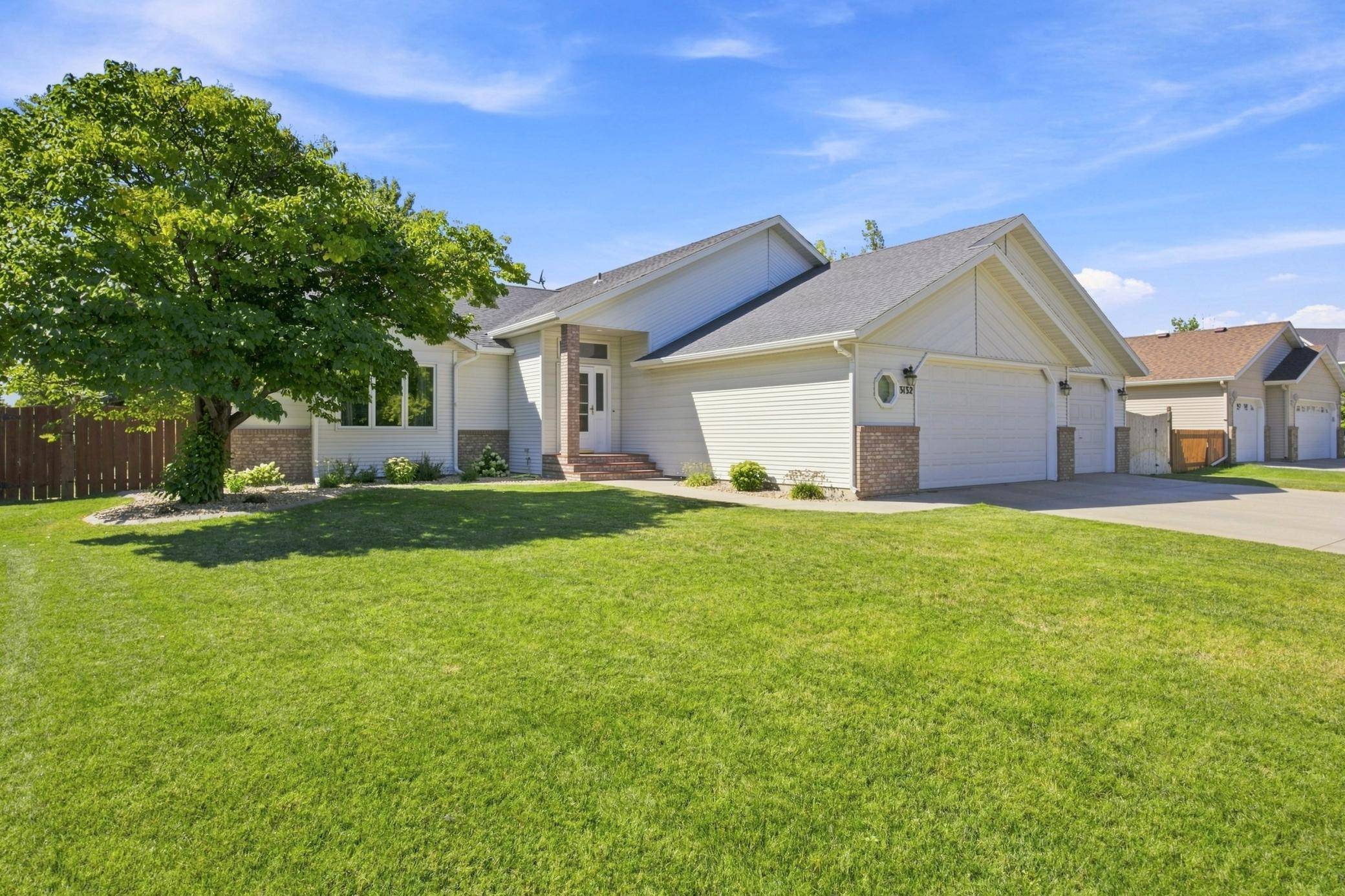 3132 37 1/2 AVE S, Fargo, ND 58104