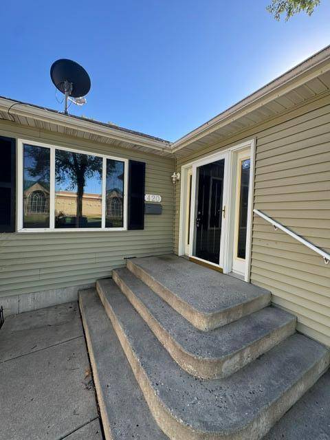 420 14th AVE S, Fargo, ND 58103