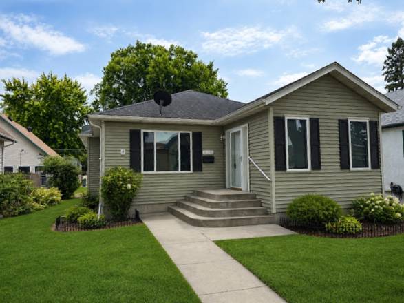 420 14th AVE S, Fargo, ND 58103