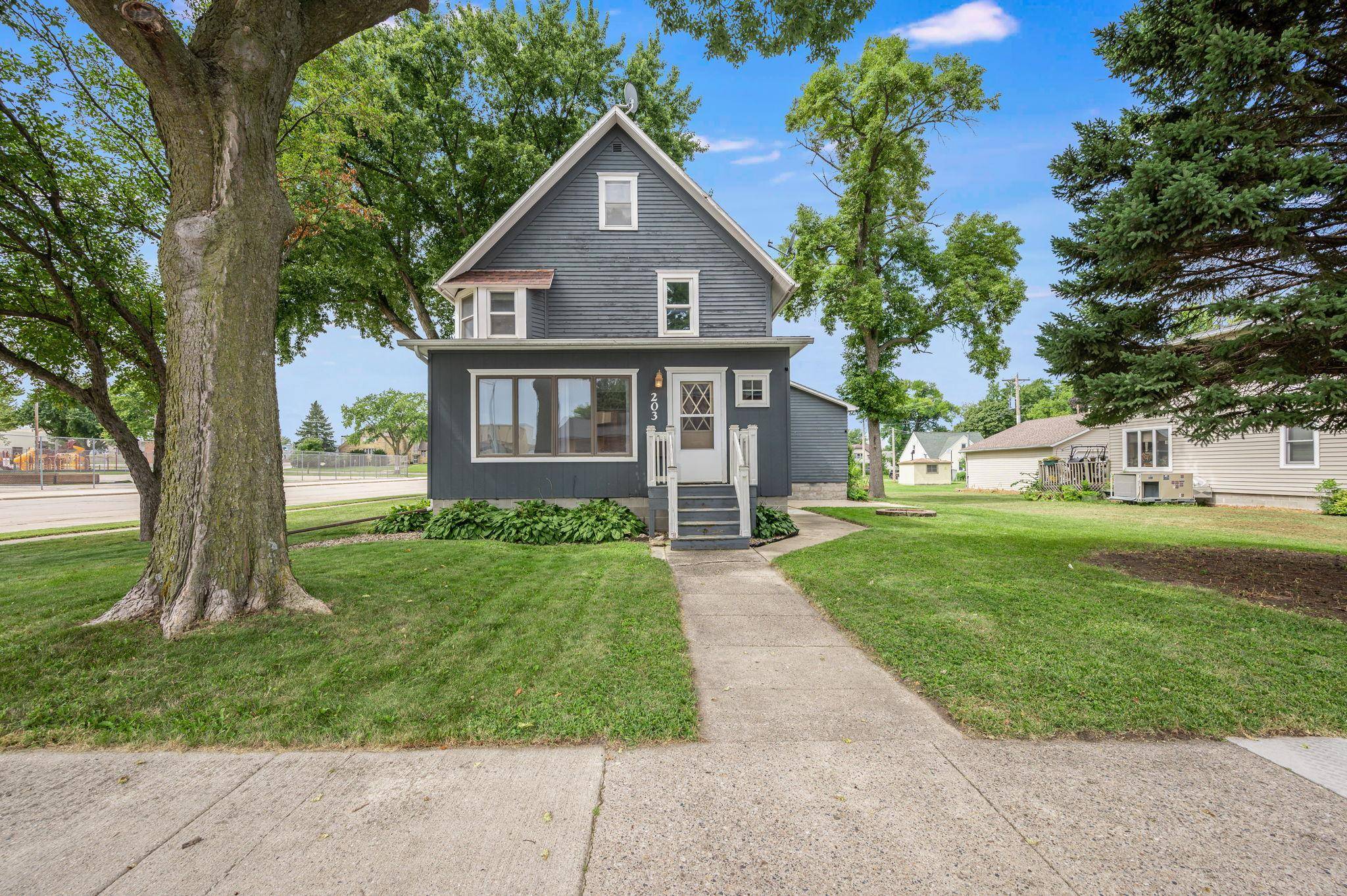 203 N Galbraith ST, Blue Earth, MN 56013