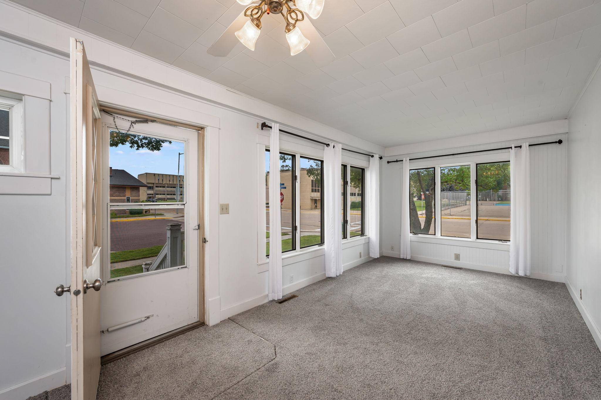 203 N Galbraith ST, Blue Earth, MN 56013