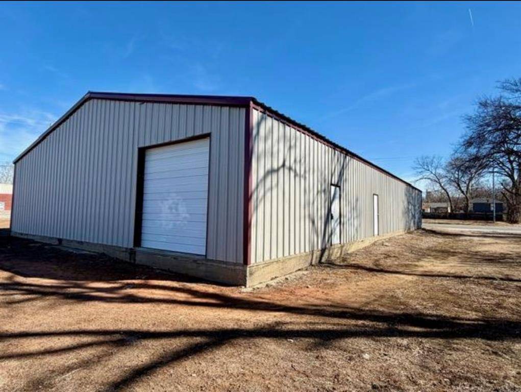833 E Main ST, Shawnee, OK 74801
