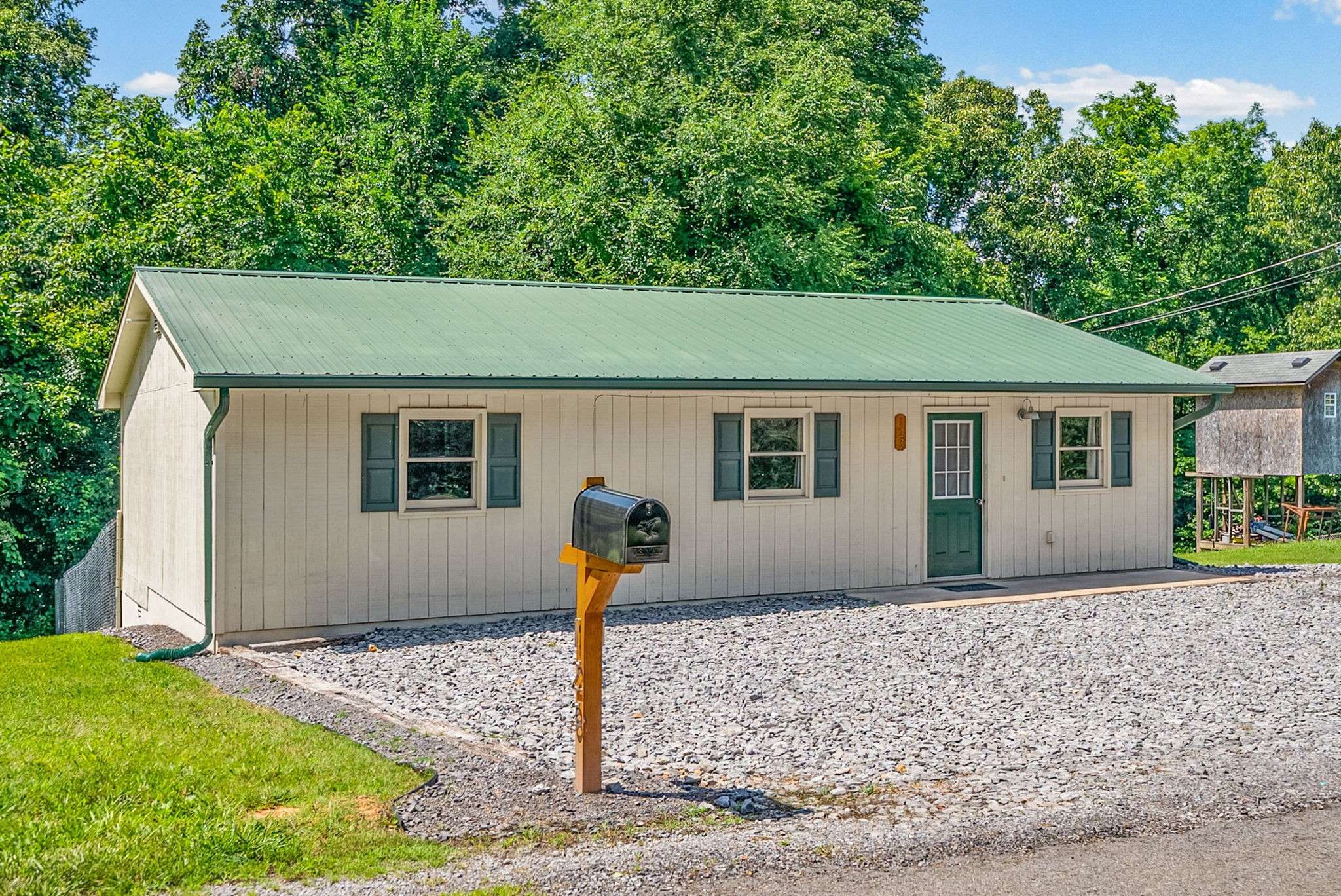 123 Morgan Loop, Bumpus Mills, TN 37028