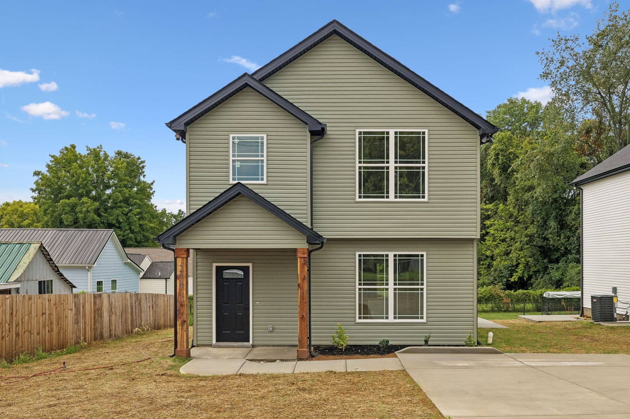 206 15th Ave #W, Springfield, TN 37172
