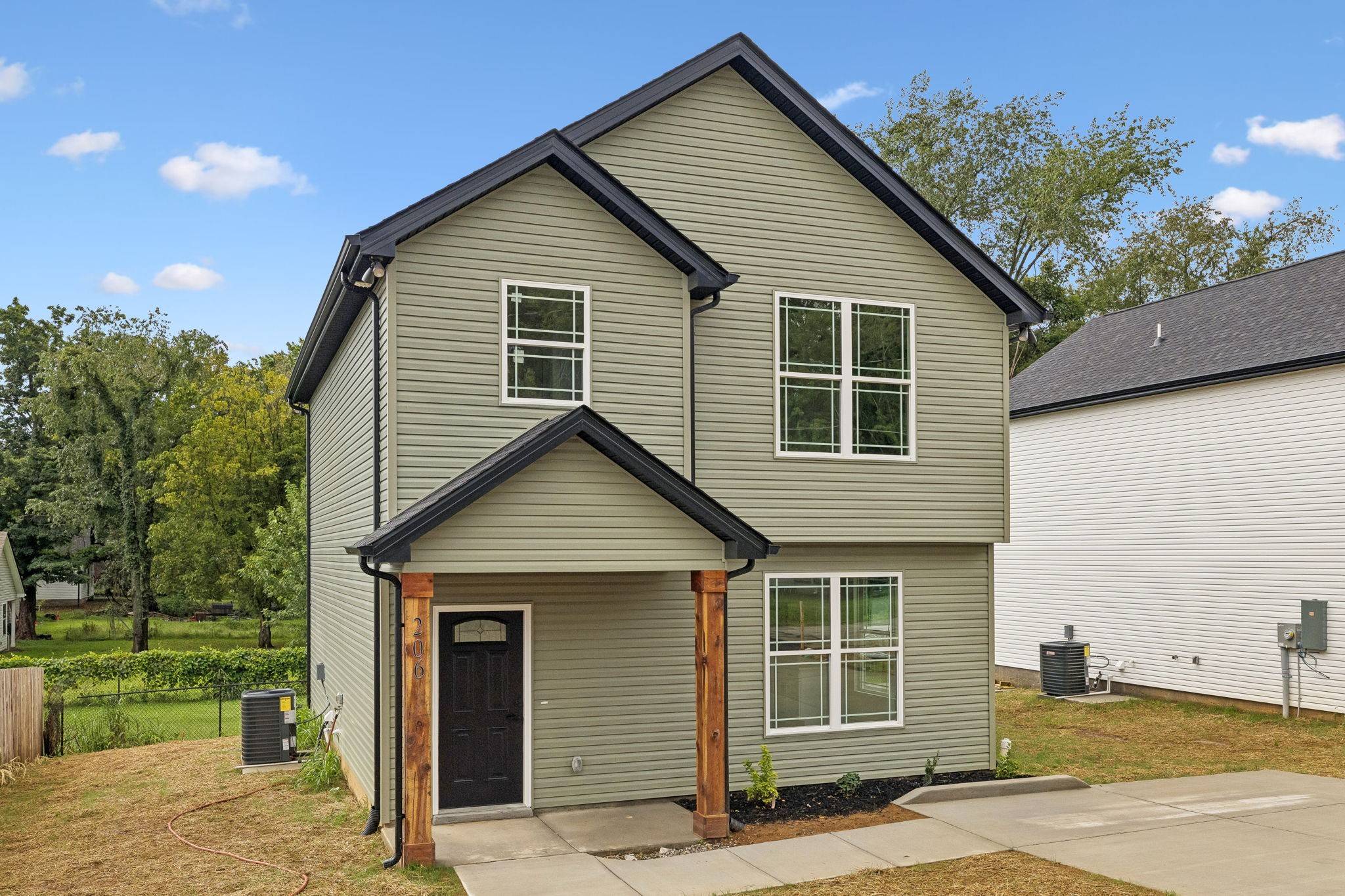 206 15th Ave #W, Springfield, TN 37172
