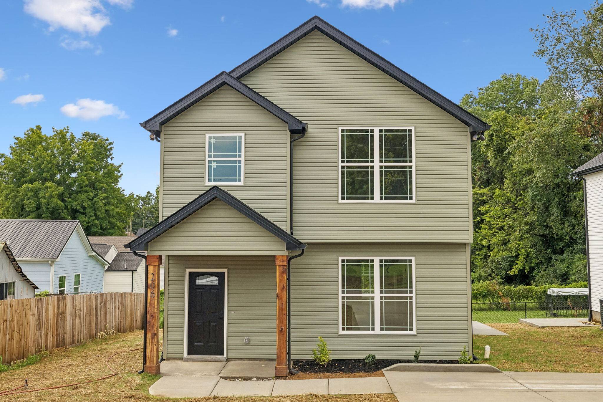 206 15th Ave #W, Springfield, TN 37172
