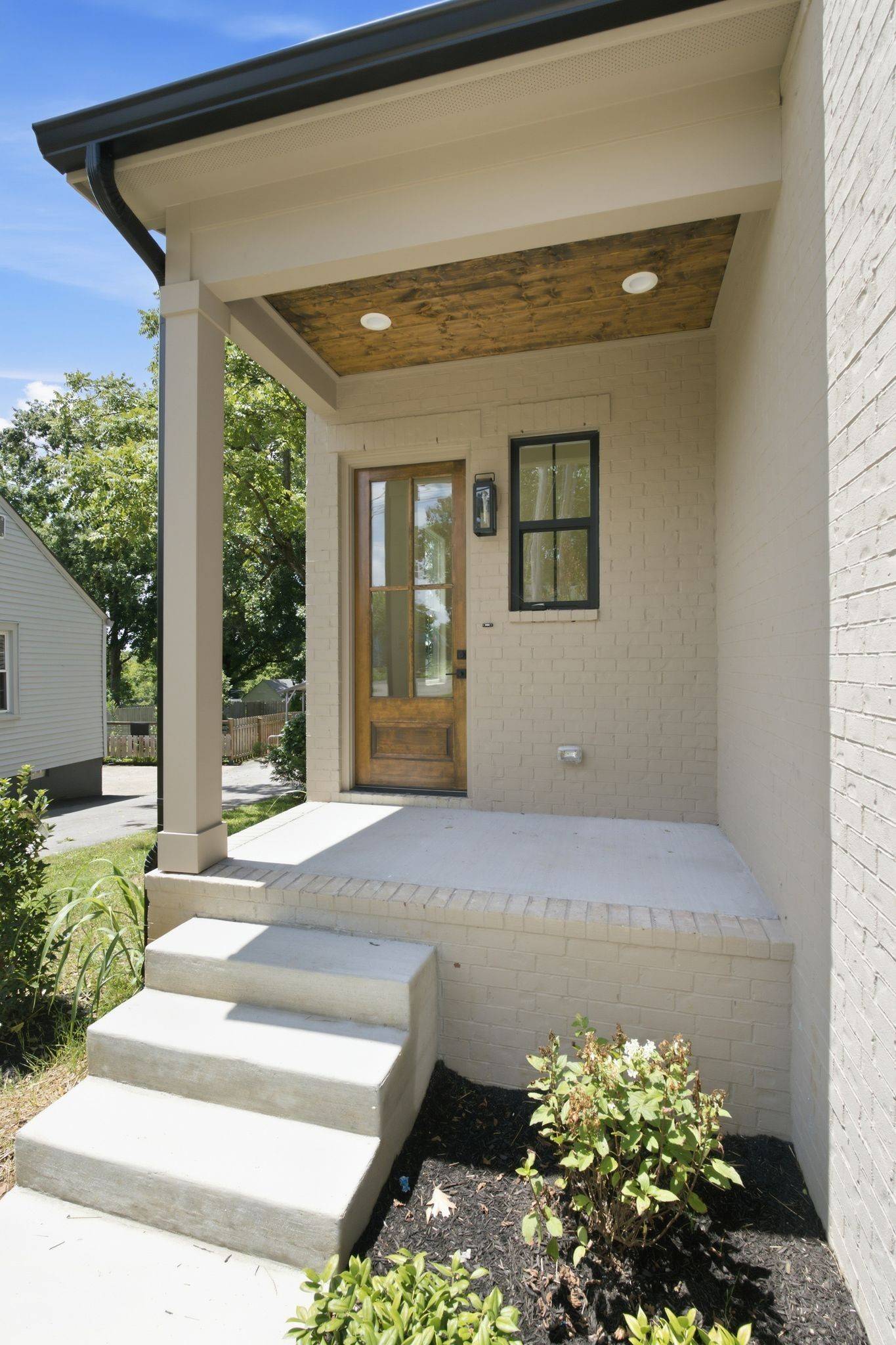 565A Croley Dr, Nashville, TN 37209