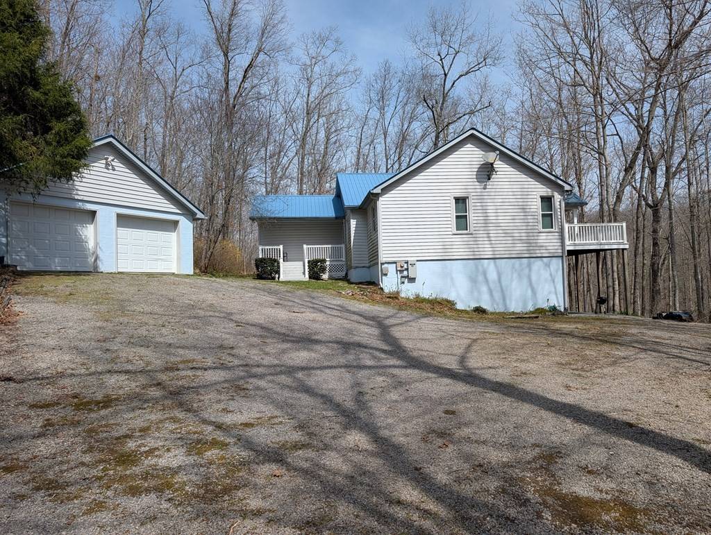 446 E Cove Rd, Monterey, TN 38574