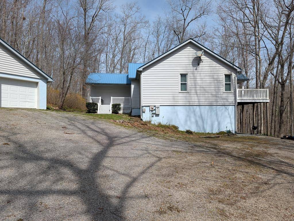 446 E Cove Rd, Monterey, TN 38574