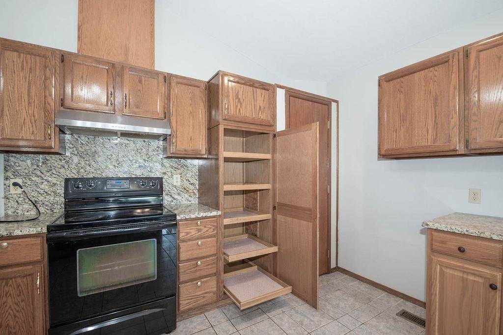 1819 S Cranbrook Ave, Wichita, KS 67207