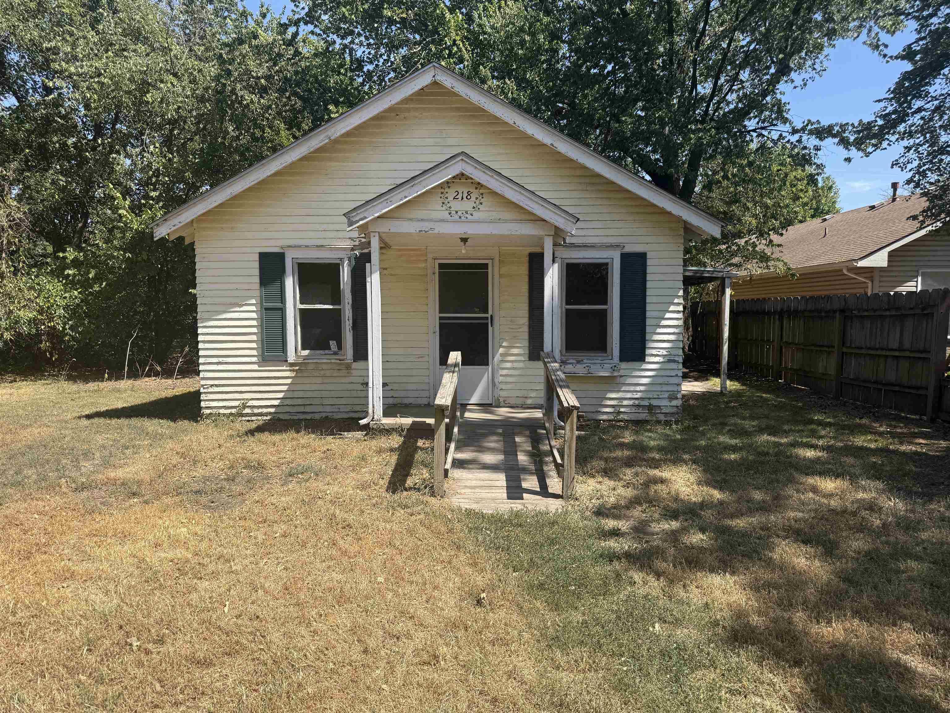 218 N Oak St, Goddard, KS 67052