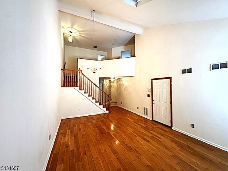 91 Woodmont Dr, Randolph Twp., NJ 07869