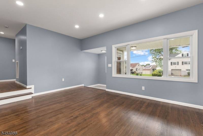 48 Farmingdale Rd, Woodbridge Twp., NJ 08863