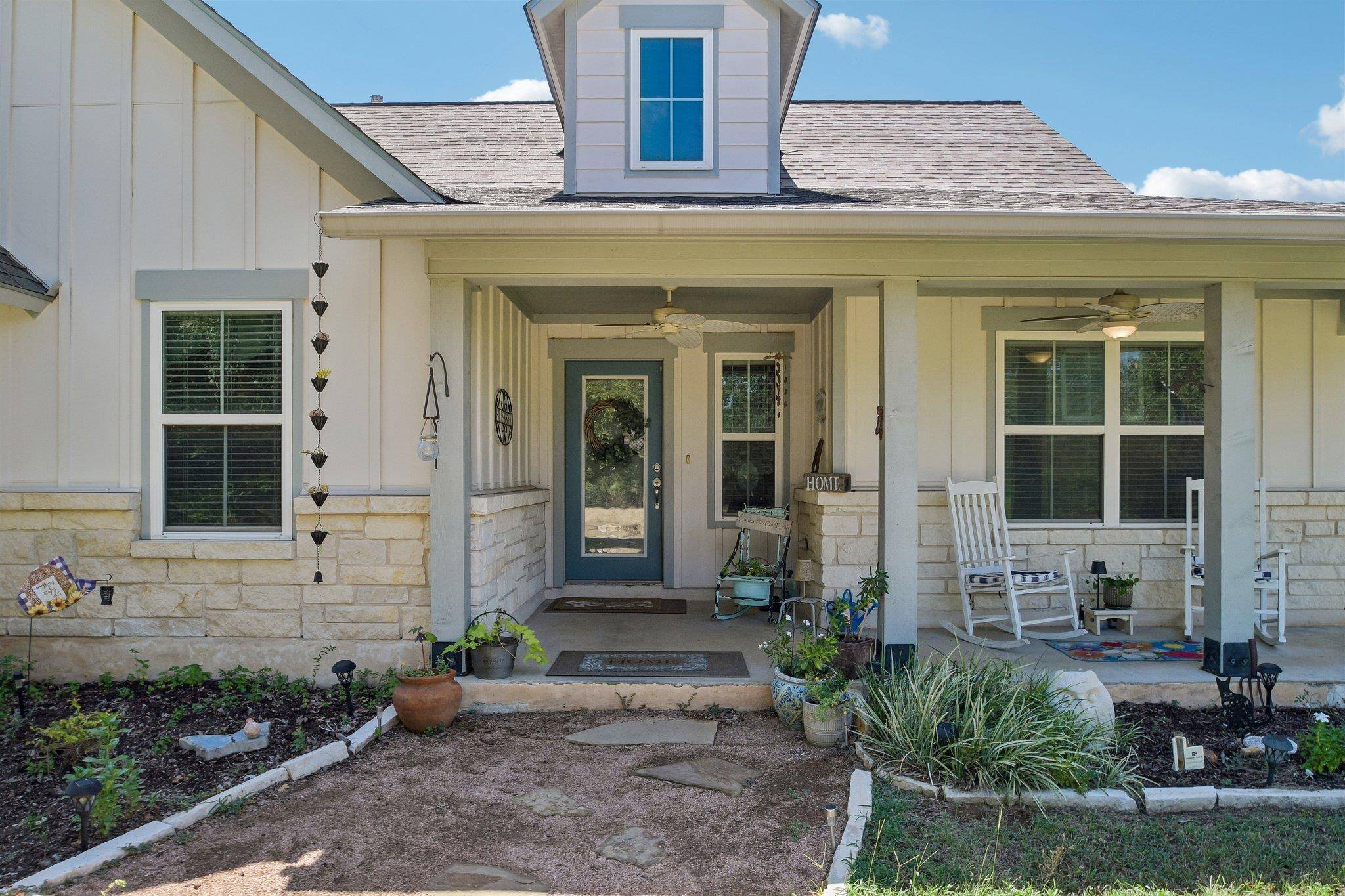 596 Pleasant Grove LOOP, Elgin, TX 78621