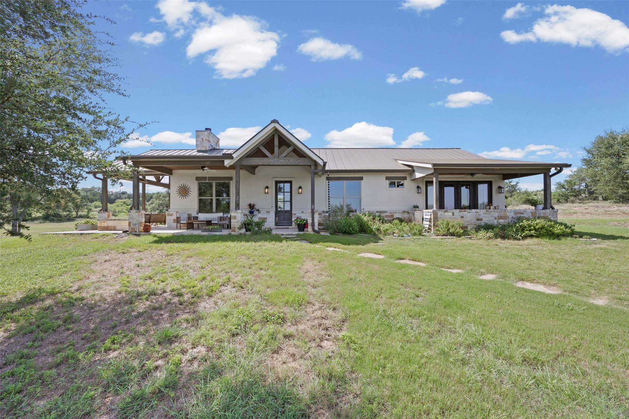211 Rancho Ladera DR, San Marcos, TX 78666
