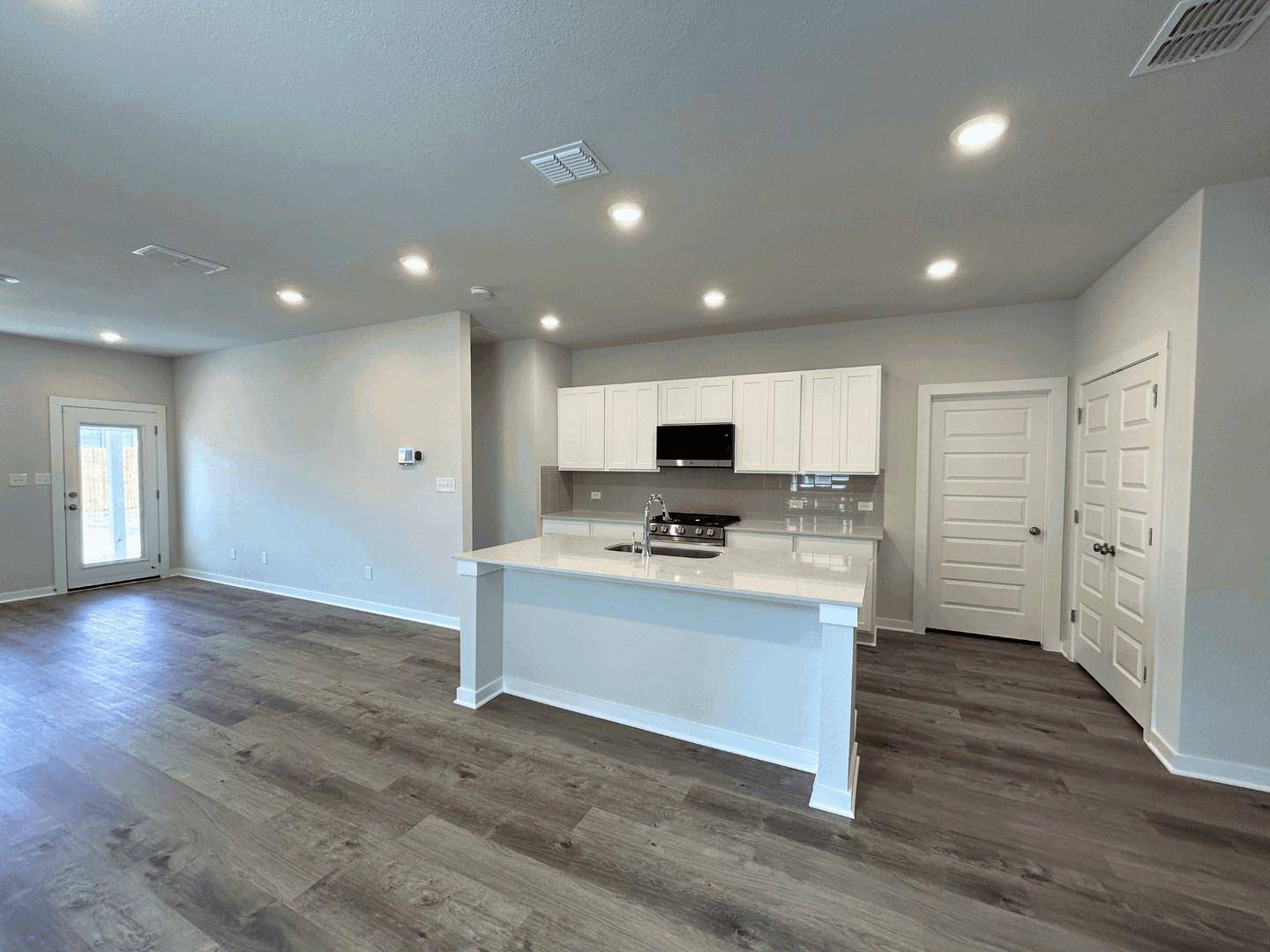 106 Hornet ST, Elgin, TX 78621