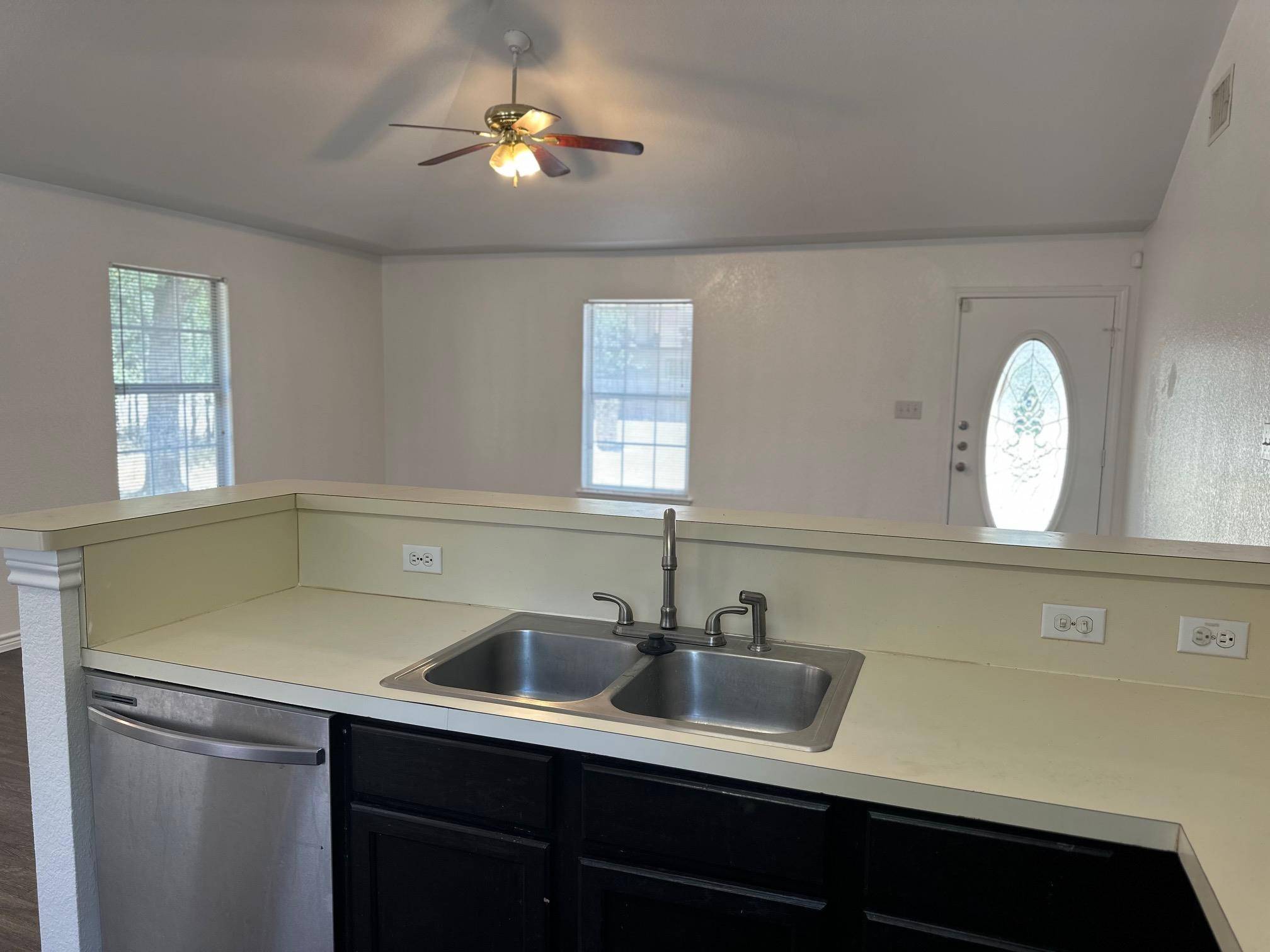 146 Waikakaaua DR, Bastrop, TX 78602