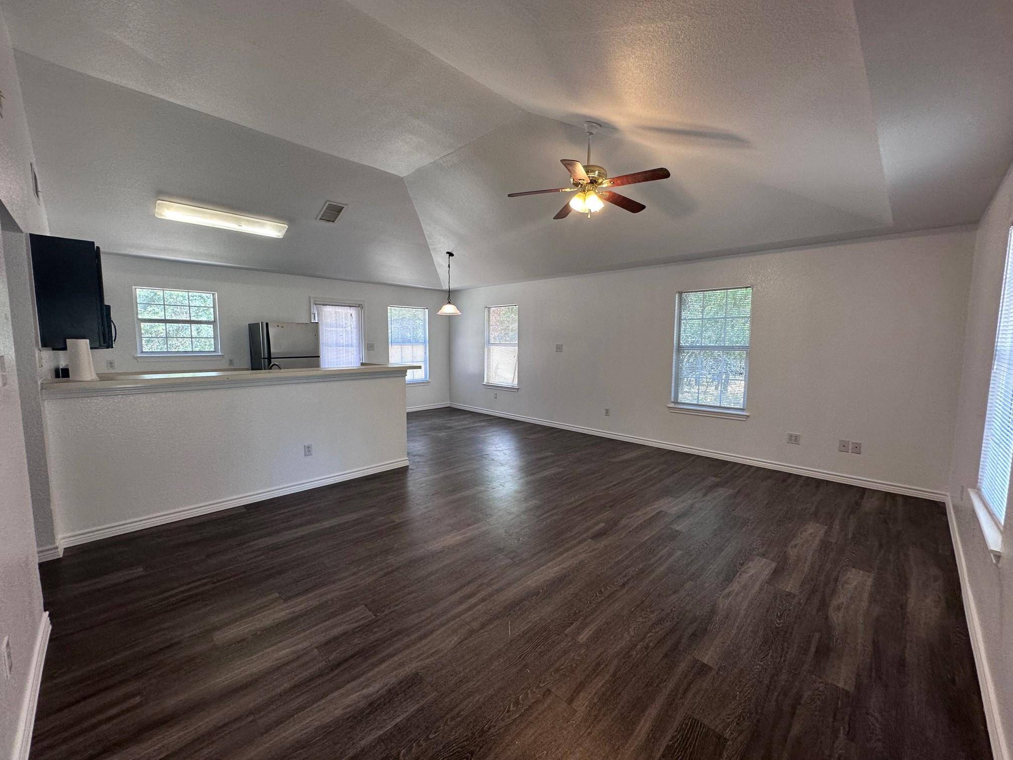 146 Waikakaaua DR, Bastrop, TX 78602