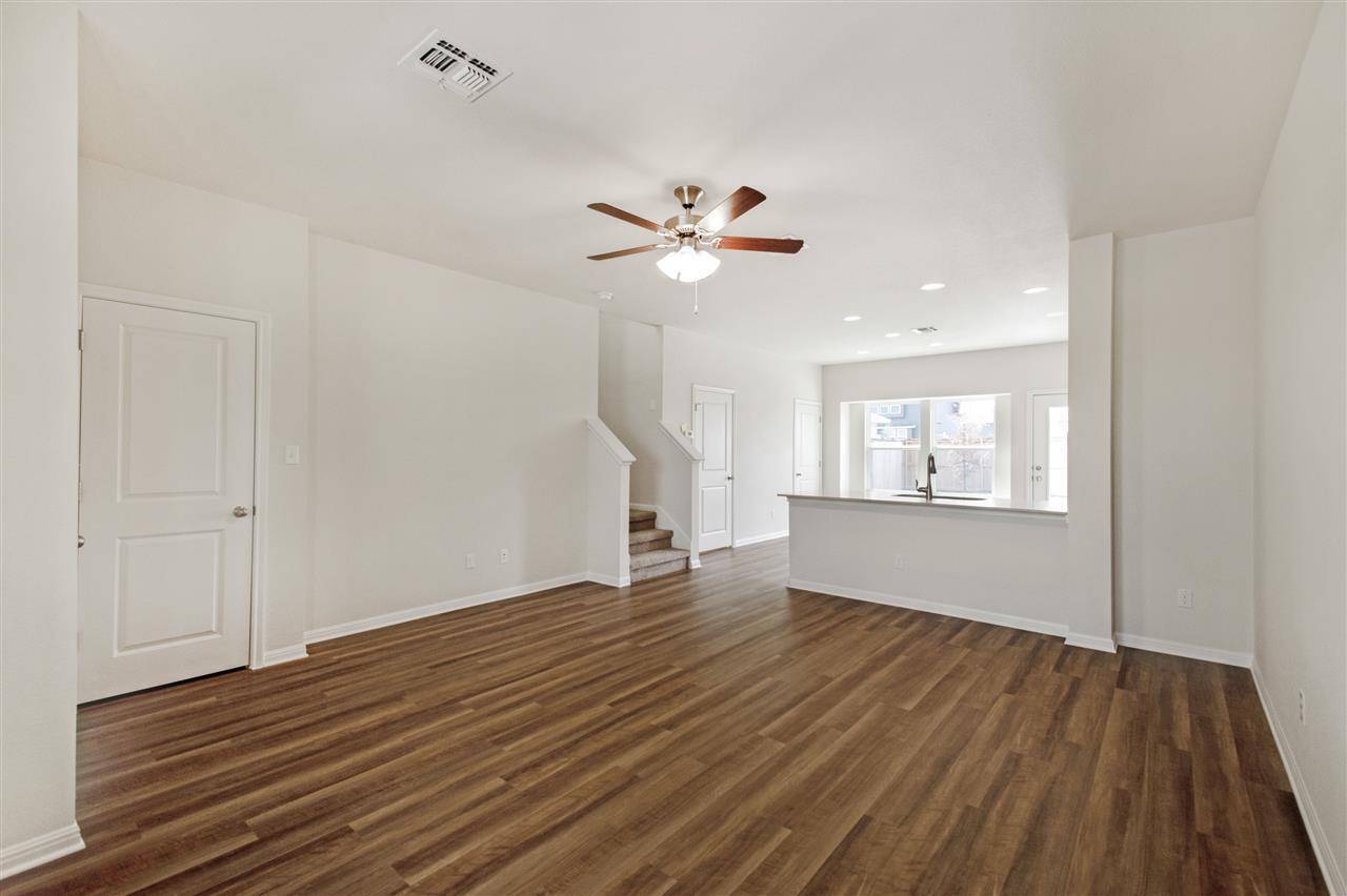 404 Spiny Lizard LN, San Marcos, TX 78666