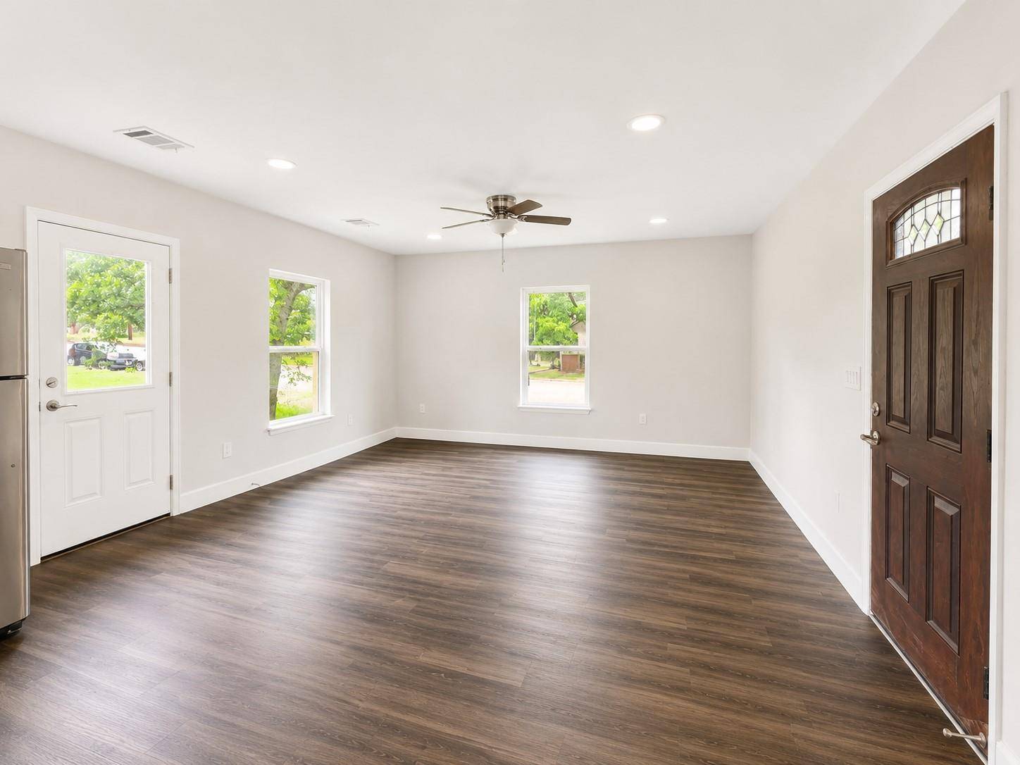 904 Austin ST E, Luling, TX 78648