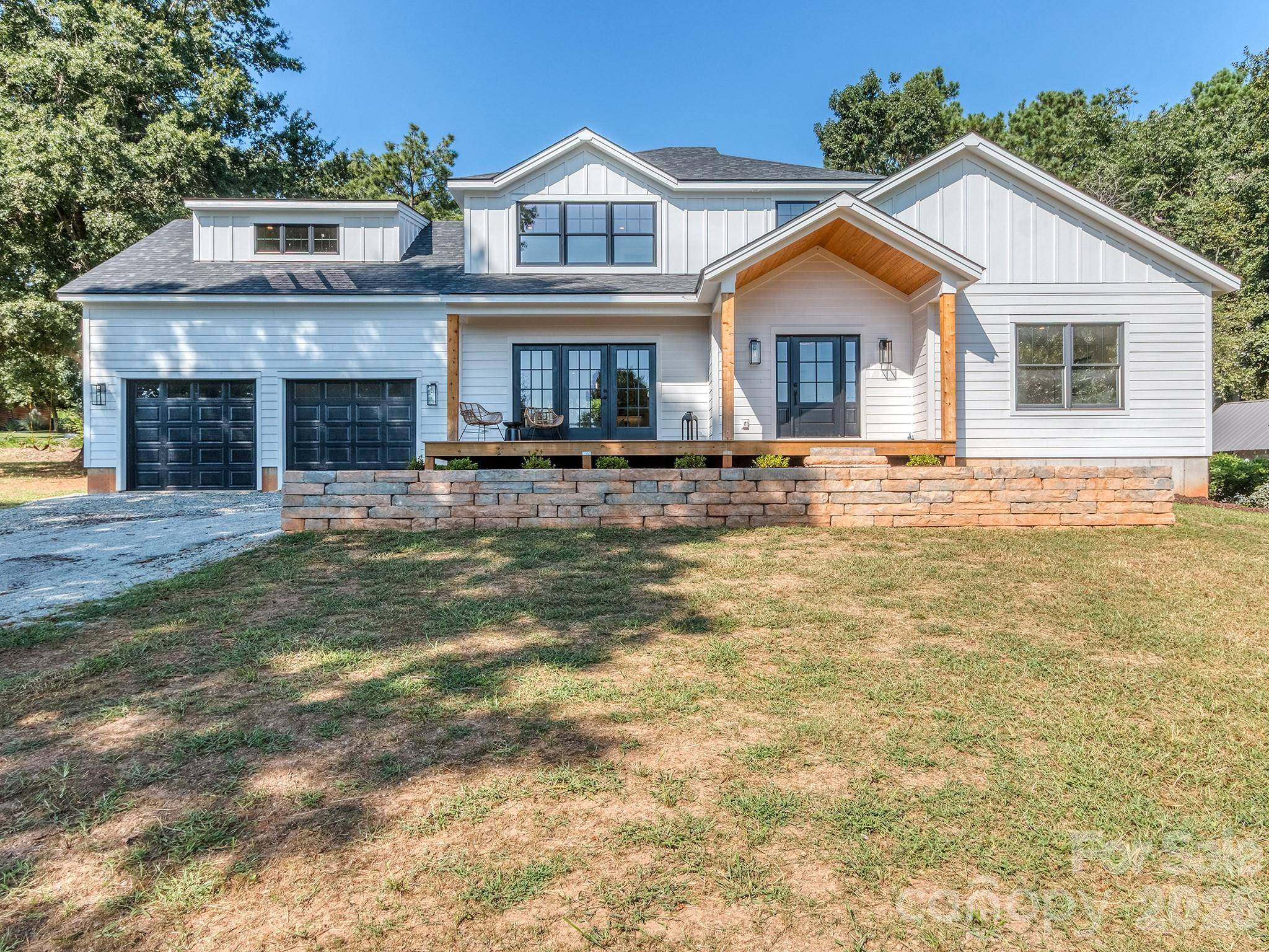 4899 Moonlite Bay DR, Sherrills Ford, NC 28673