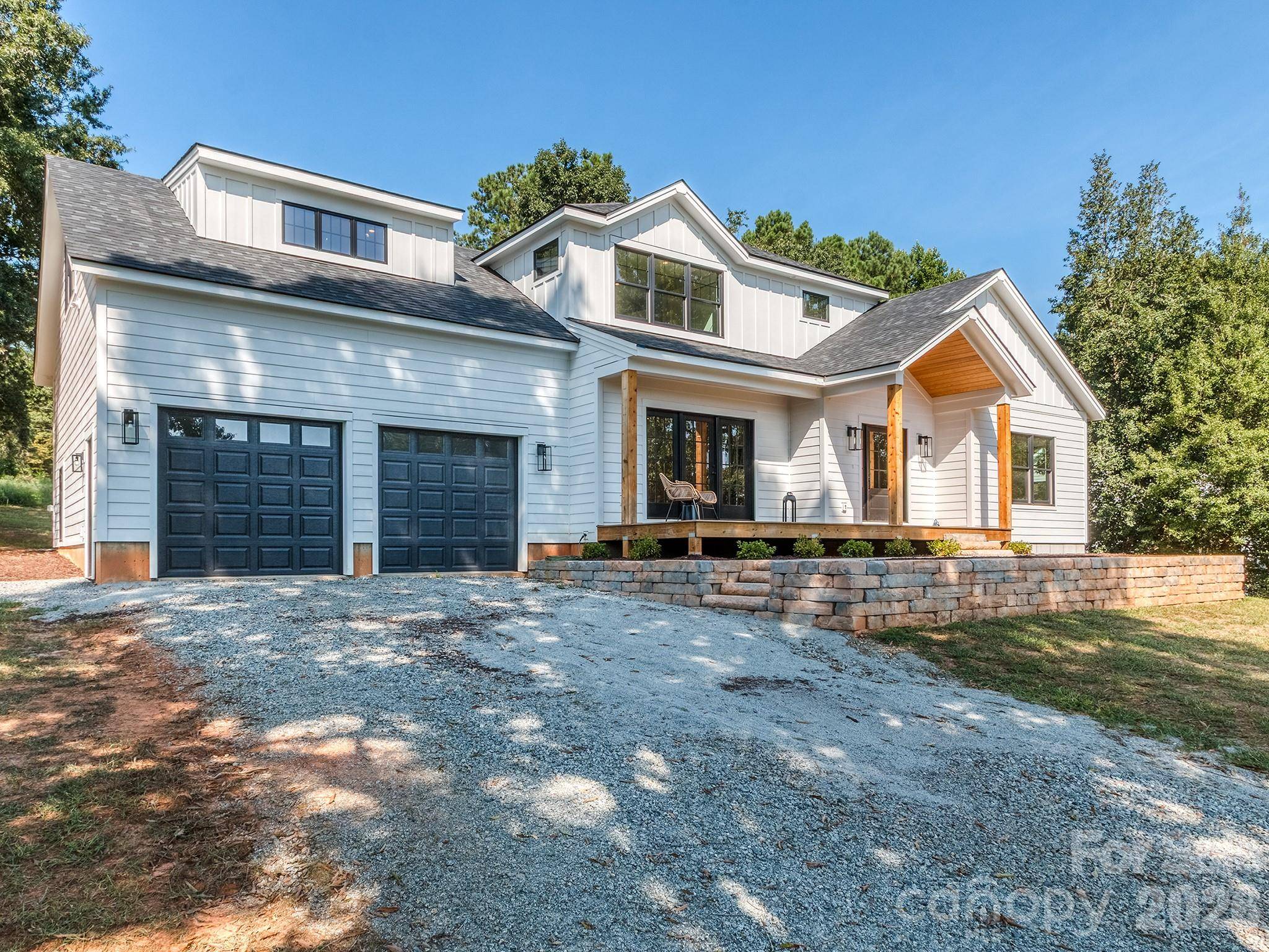 4899 Moonlite Bay DR, Sherrills Ford, NC 28673