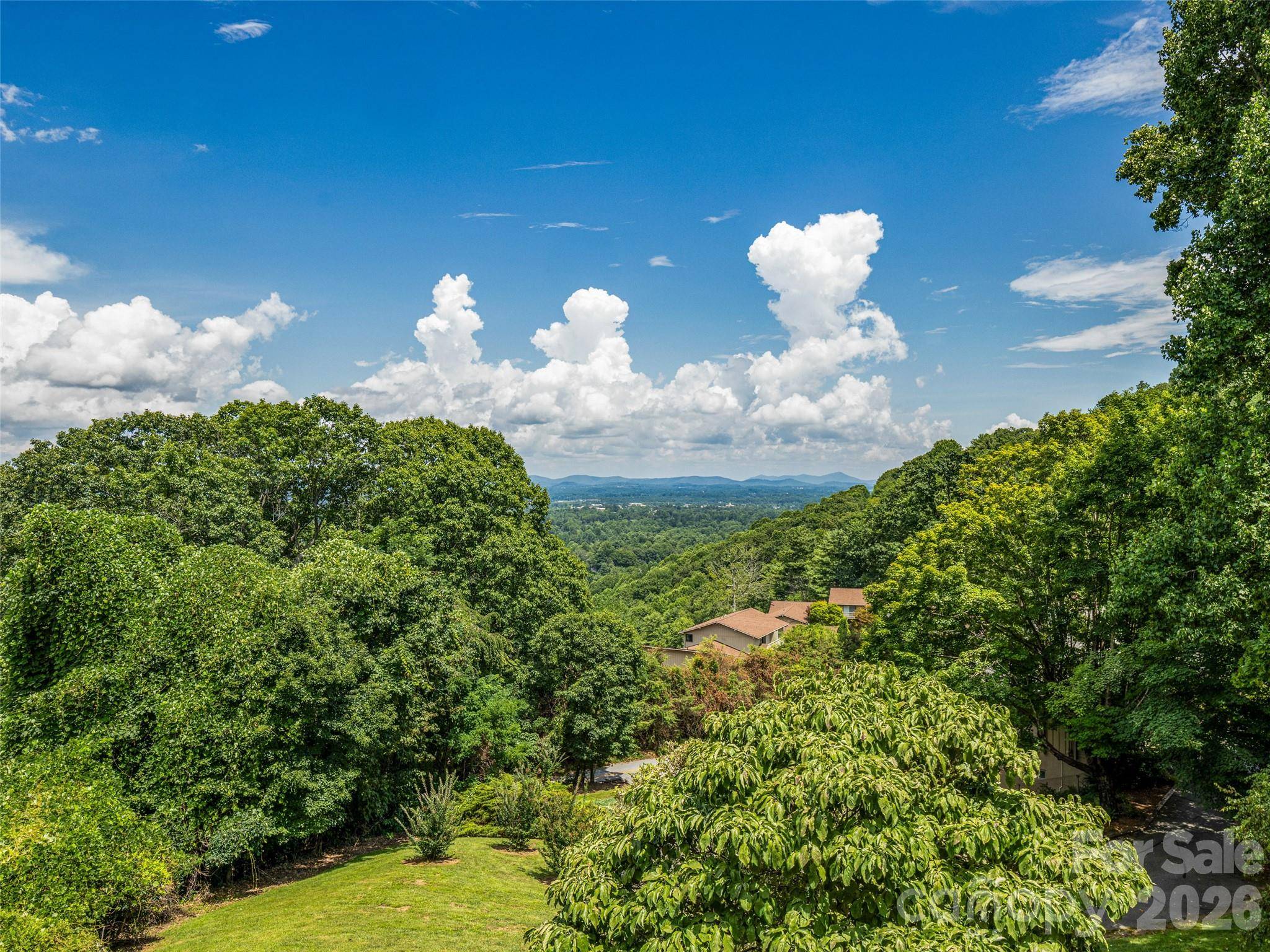 128 Country Ridge RD, Hendersonville, NC 28739