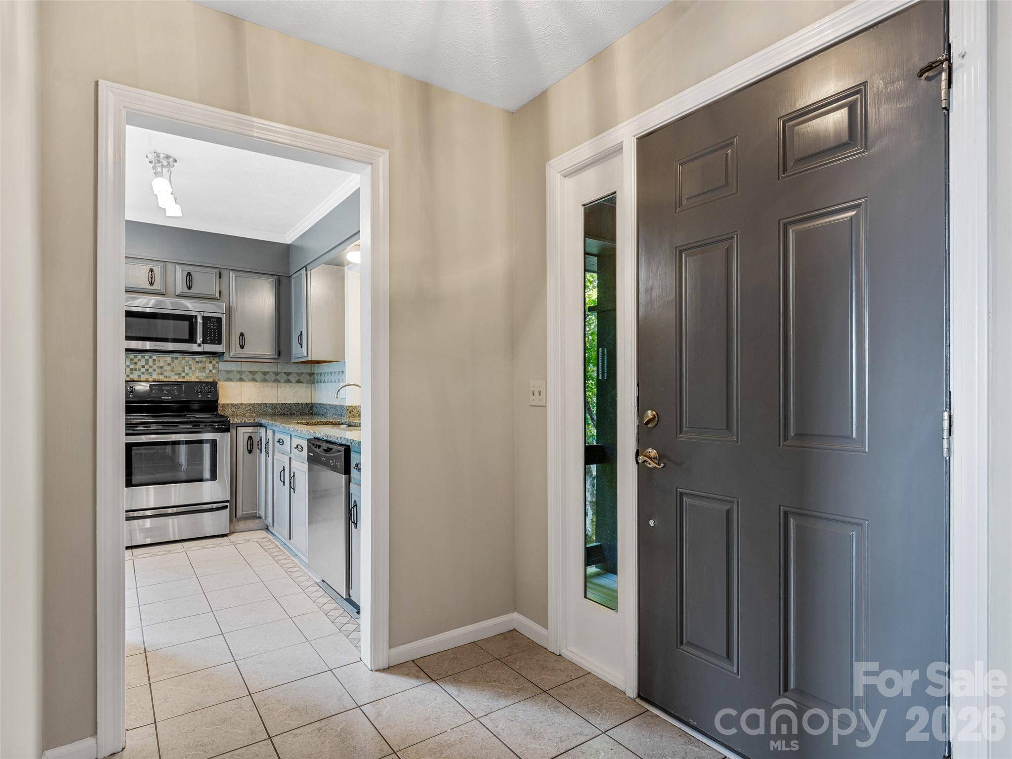128 Country Ridge RD, Hendersonville, NC 28739