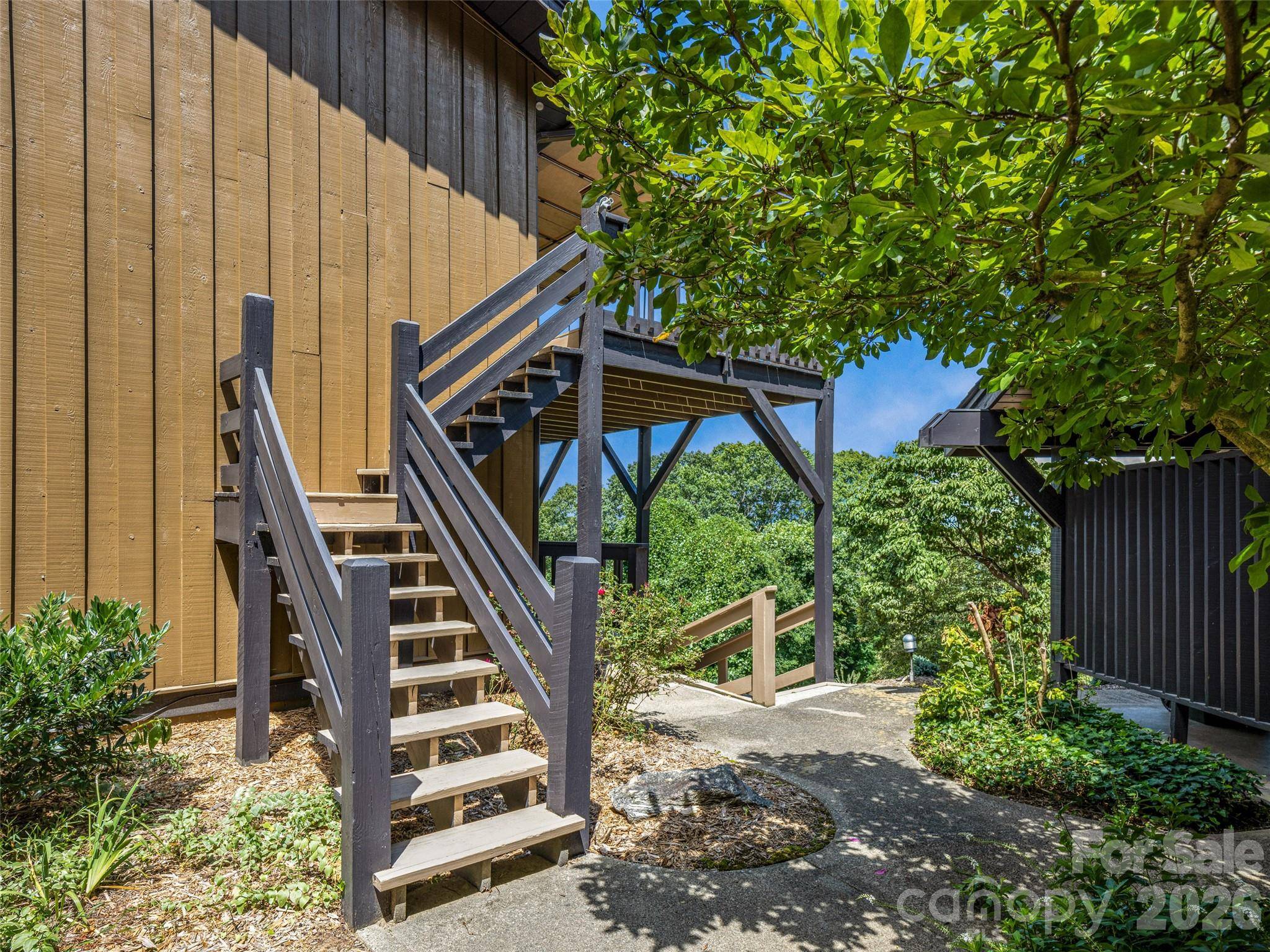 128 Country Ridge RD, Hendersonville, NC 28739