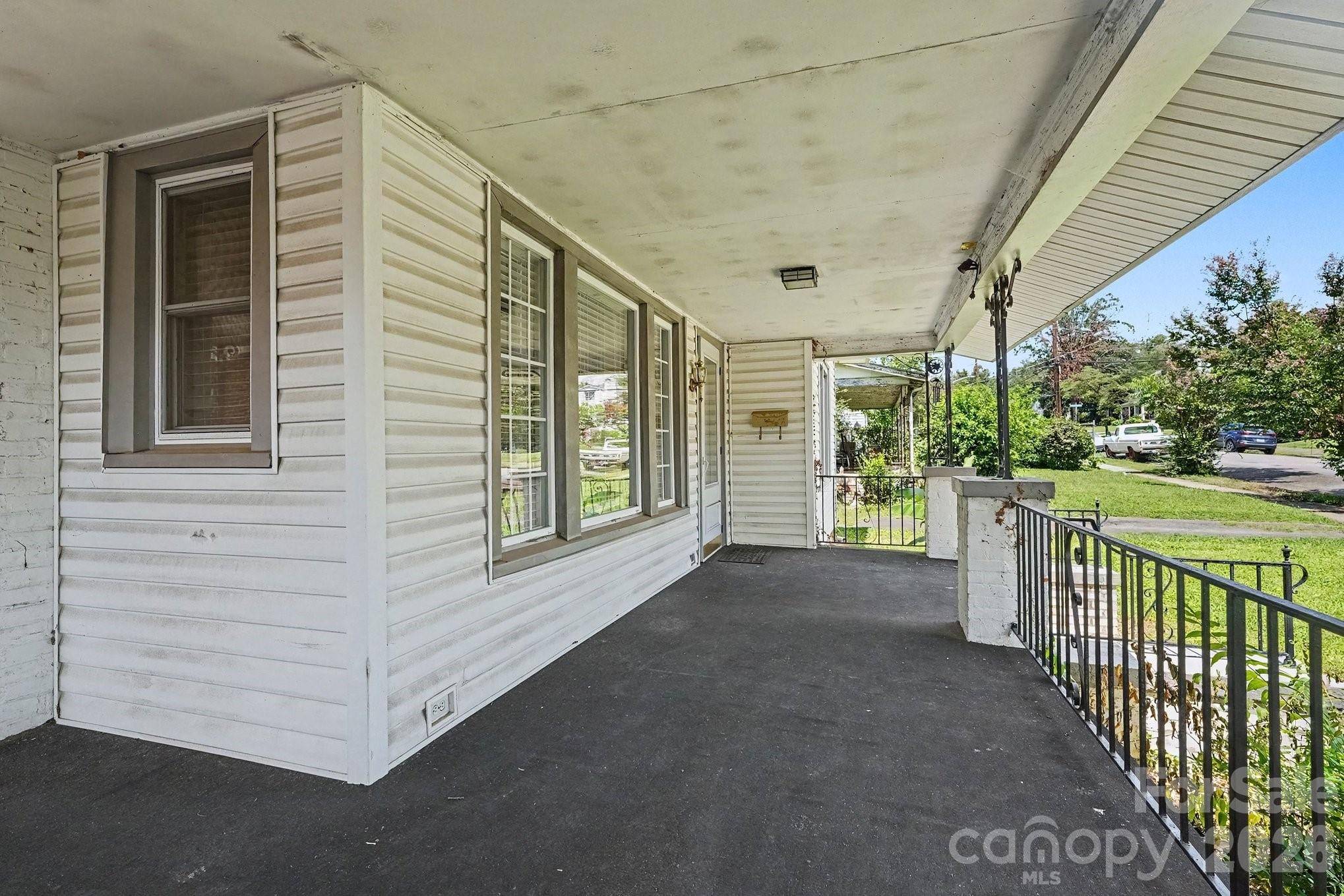 2828 Bon Air AVE, Winston Salem, NC 27105