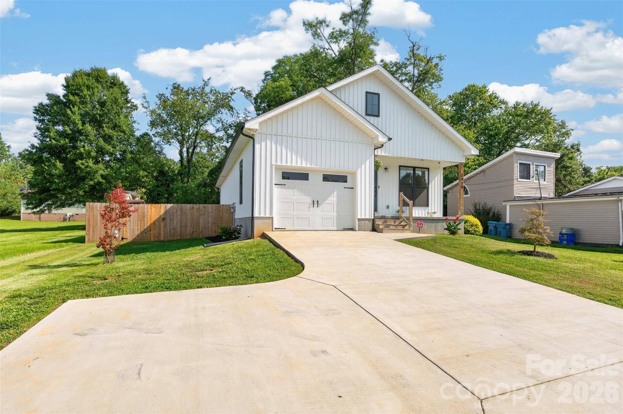 2416 4th AVE NW, Hickory, NC 28601