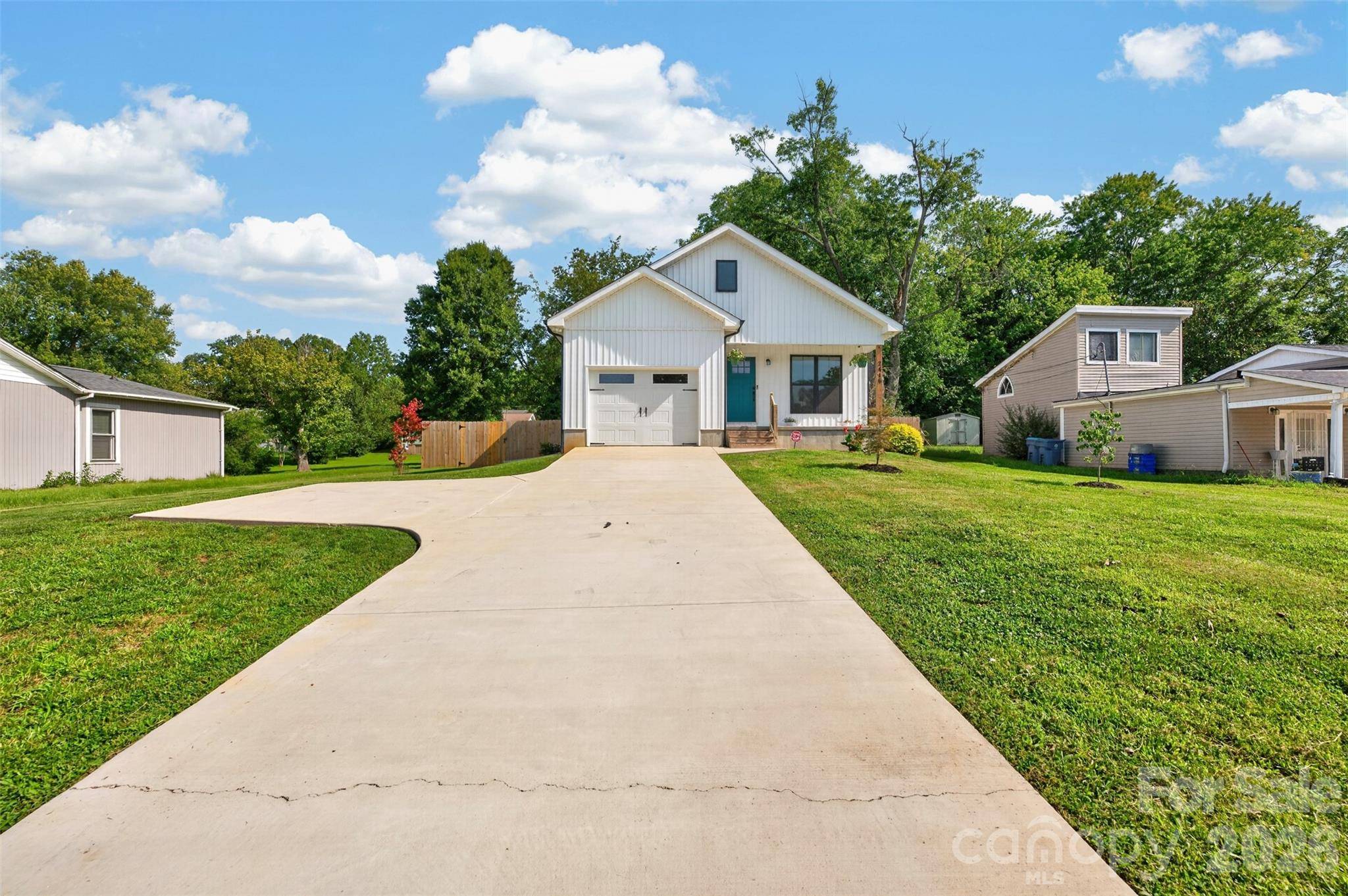 2416 4th AVE NW, Hickory, NC 28601