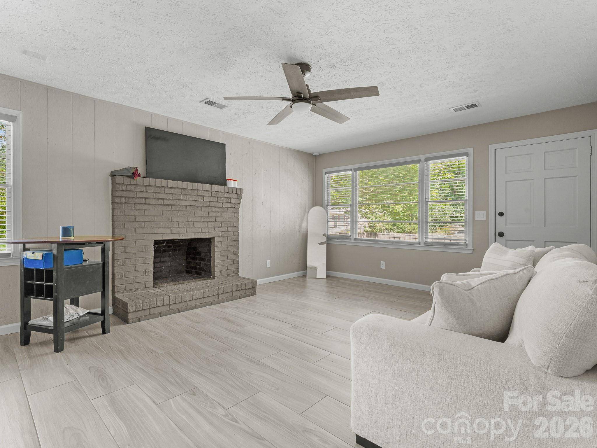 71 Harvey Osteen RD, Zirconia, NC 28790