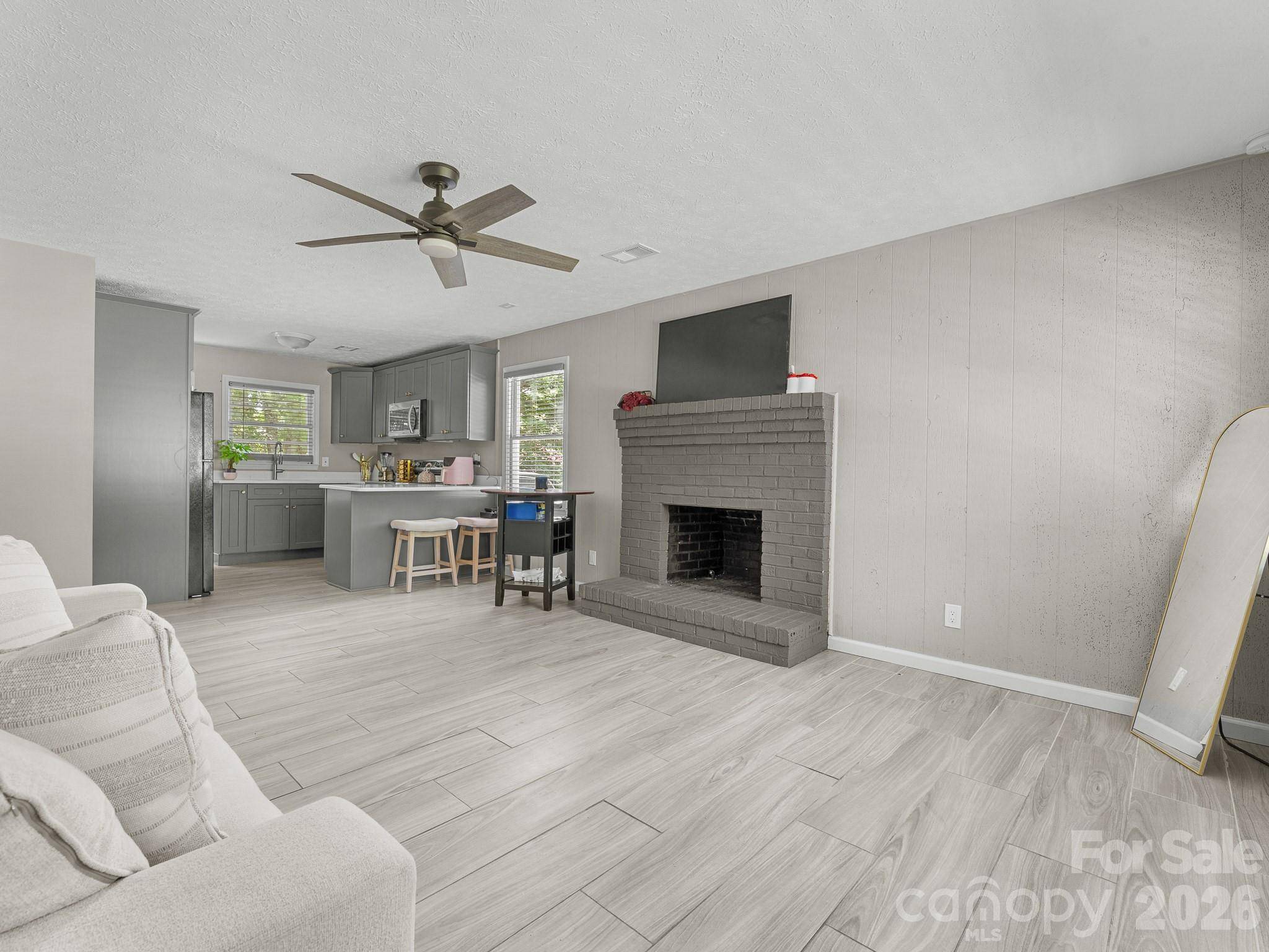 71 Harvey Osteen RD, Zirconia, NC 28790