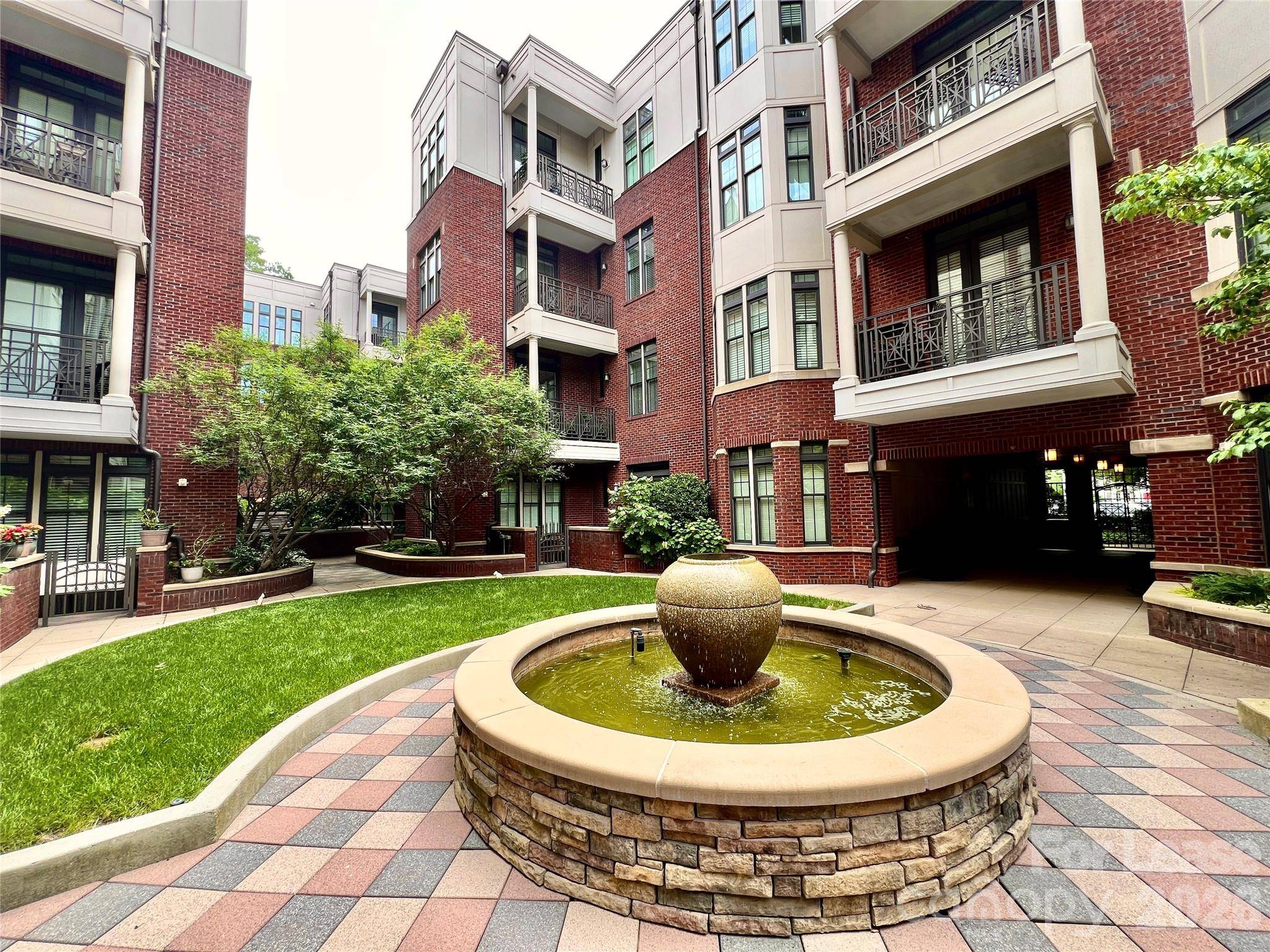 2810 Selwyn AVE #111, Charlotte, NC 28209