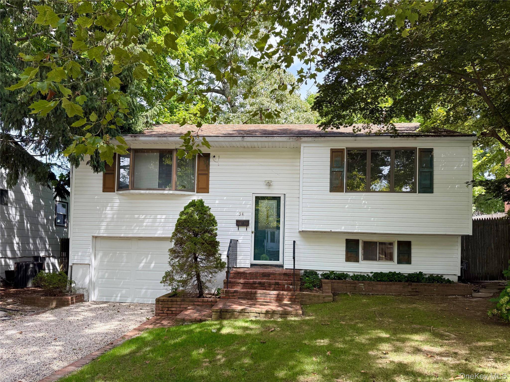 34 Penny DR, Huntington Station, NY 11746