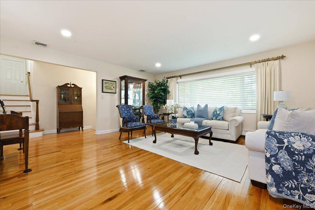 201 Kildare RD, Garden City, NY 11530
