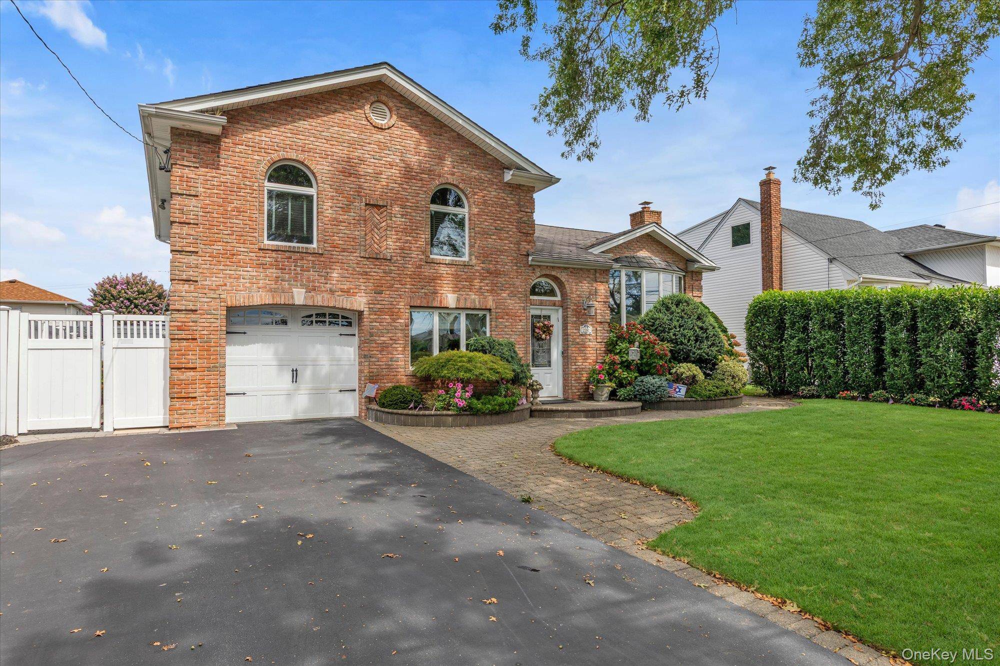 2781 S Saint Marks AVE, Bellmore, NY 11710