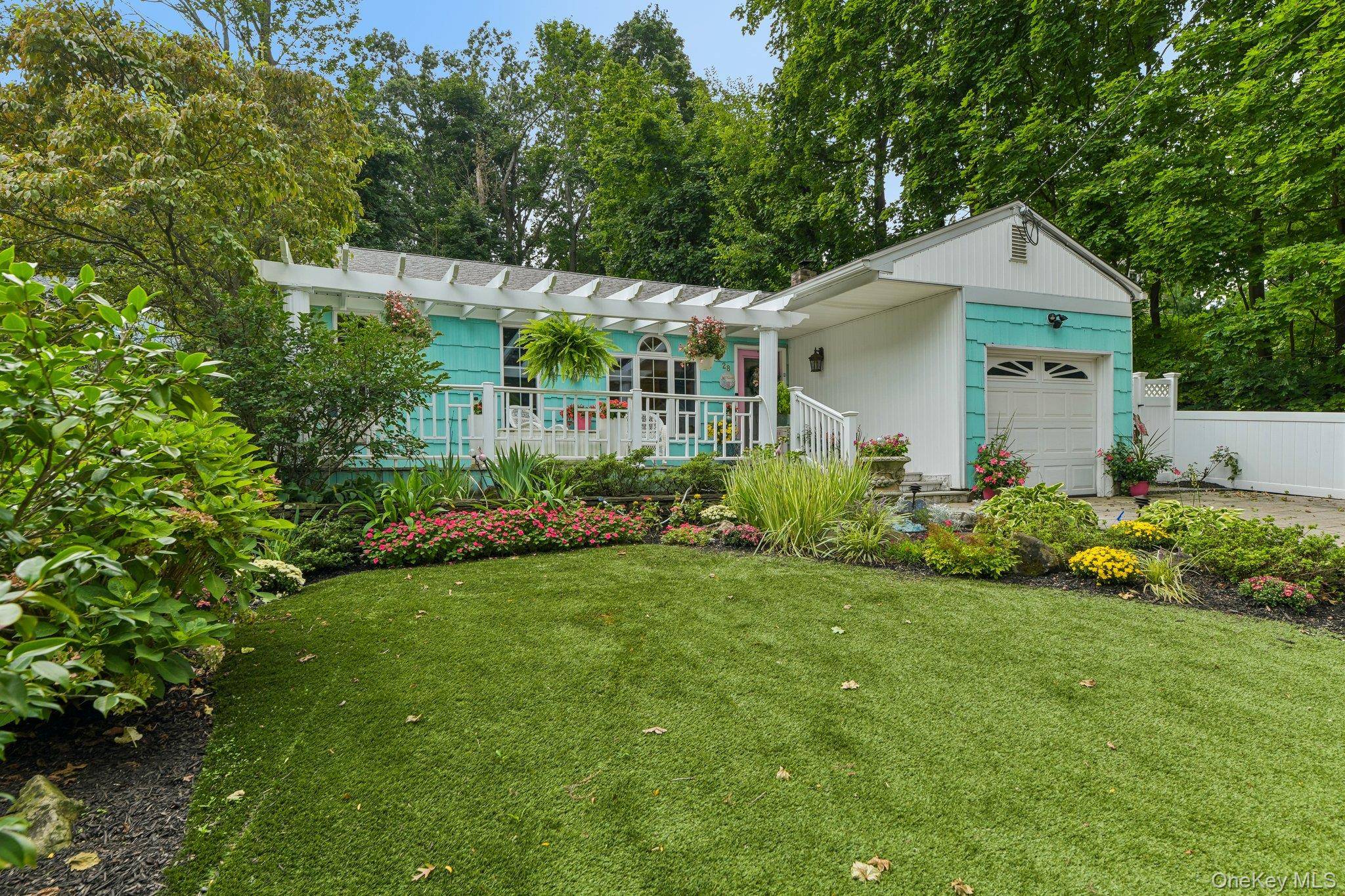 28 Forest DR, East Northport, NY 11731