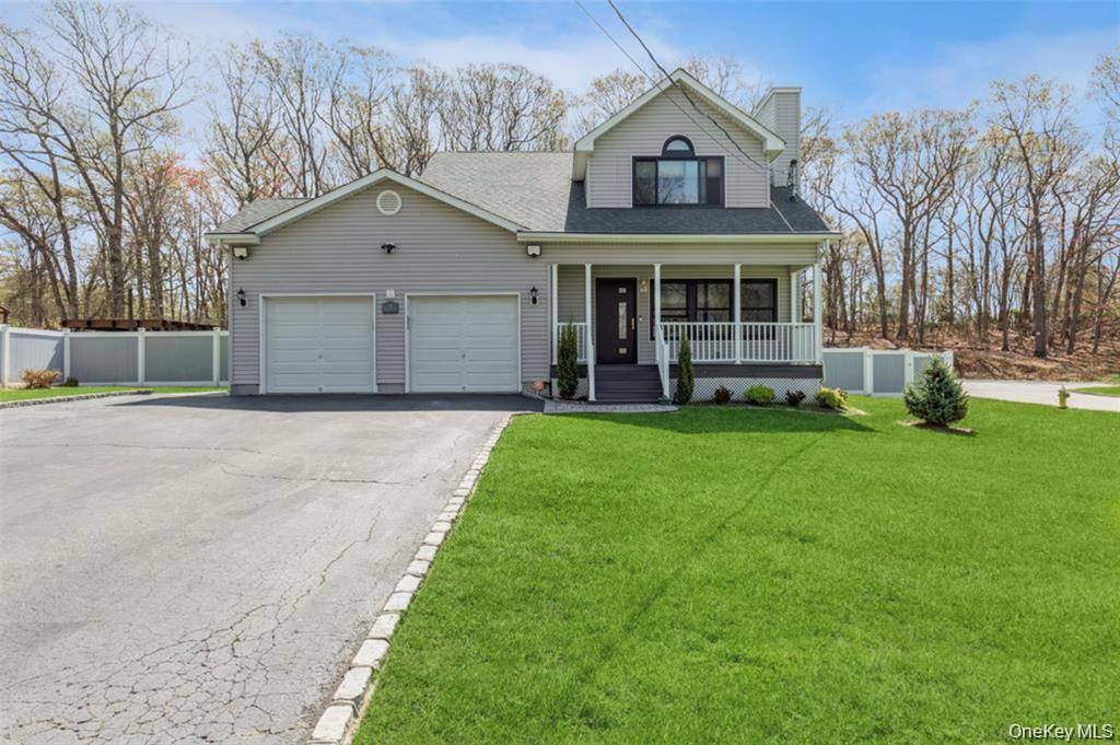 12 Midvale AVE, Port Jefferson Station, NY 11776