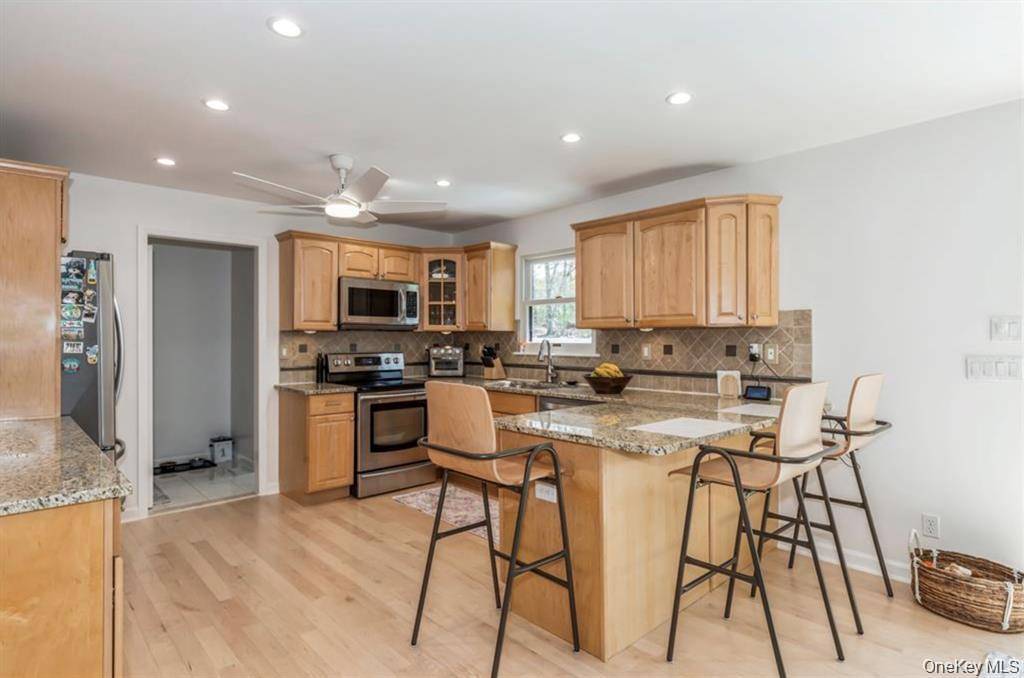 12 Midvale AVE, Port Jefferson Station, NY 11776