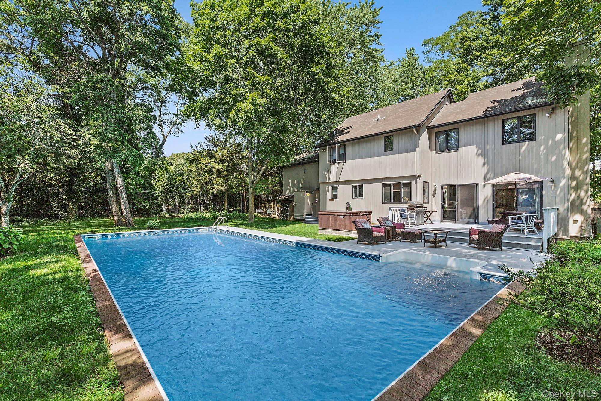 9 Hazelwood AVE, Westhampton Beach, NY 11978