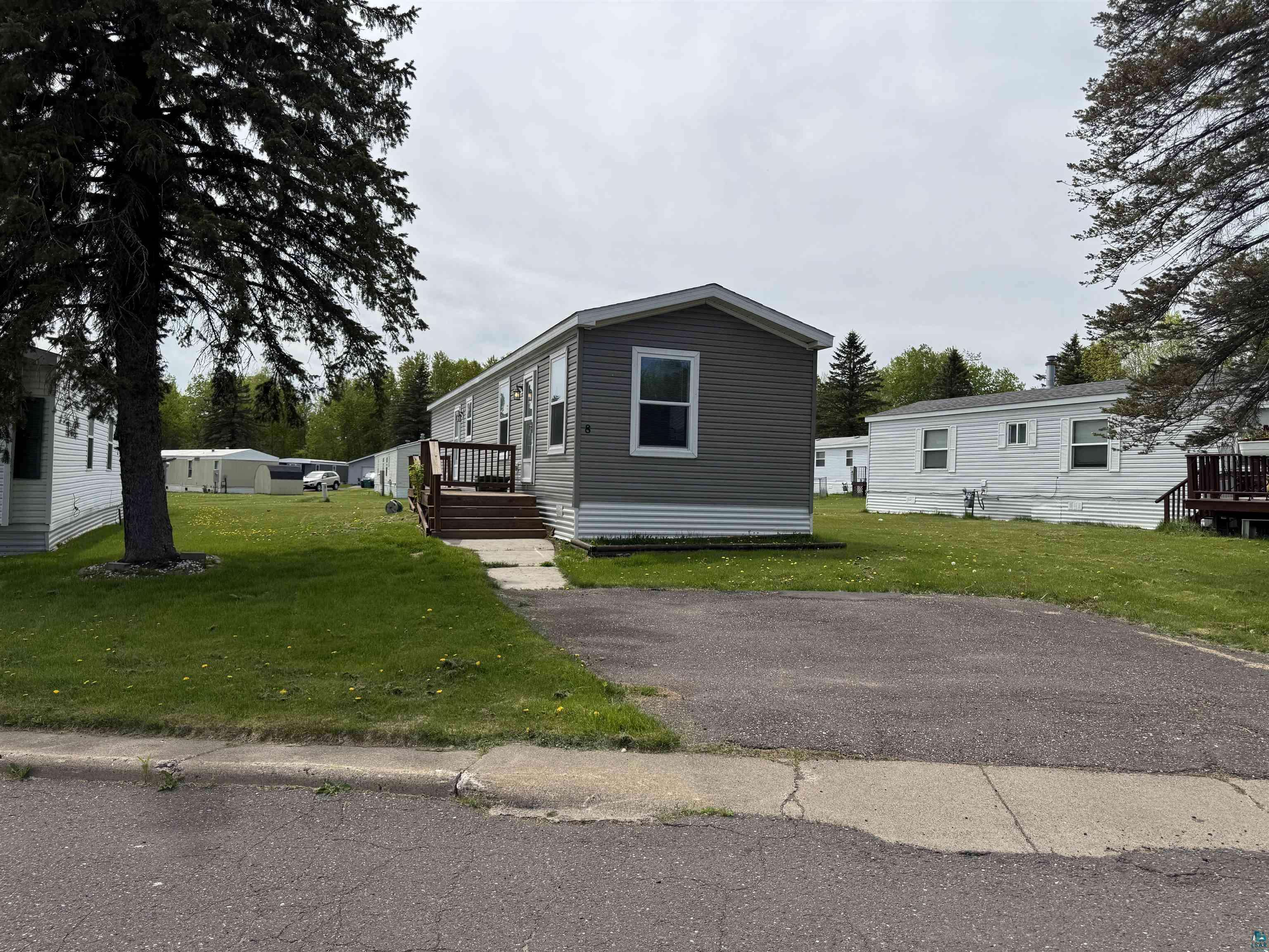 8 Holt Dr, Duluth, MN 55808