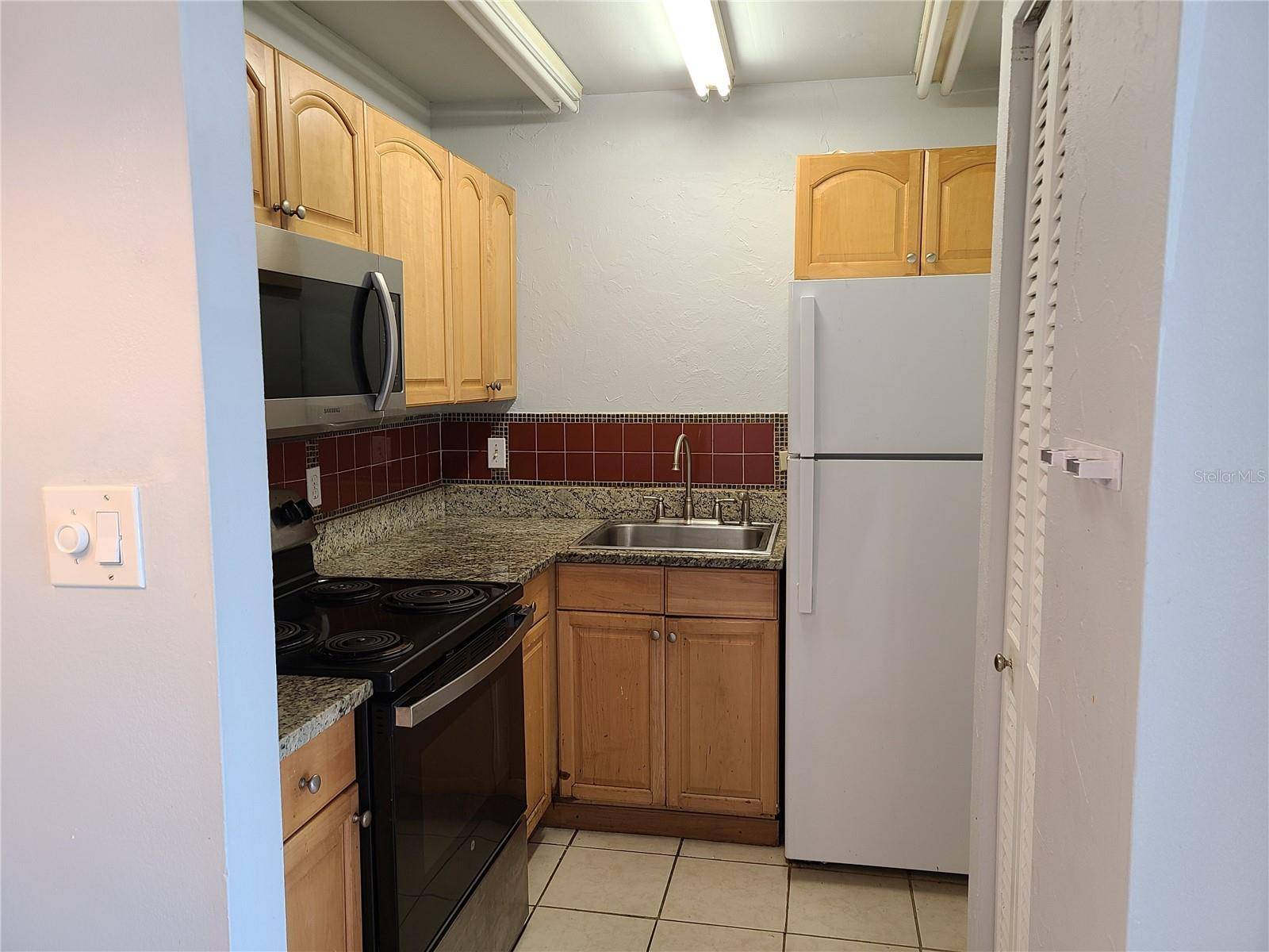 2763 WOODGATE LN #207, Sarasota, FL 34231