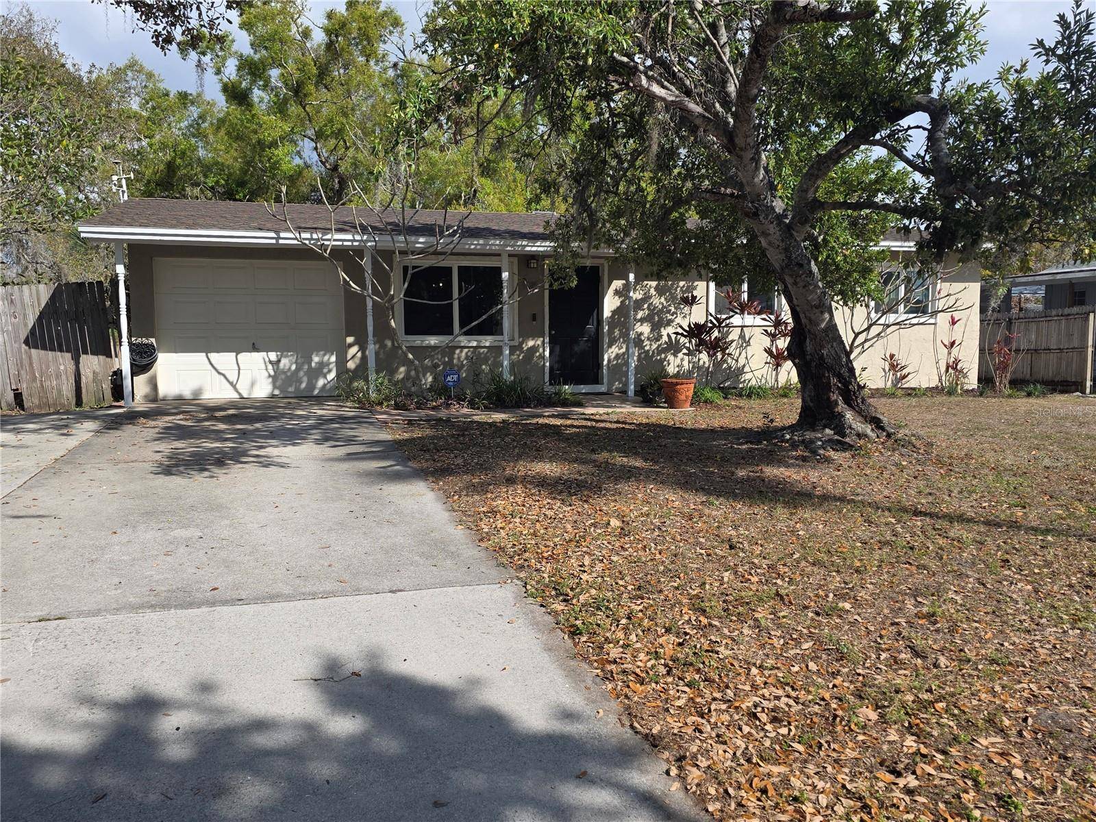 1015 RHODES AVE, Sarasota, FL 34237